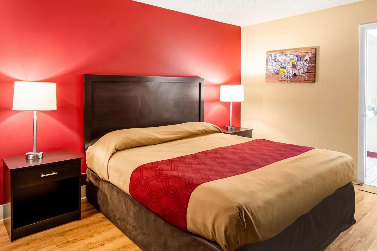 Econo Lodge East Staunton photo 15