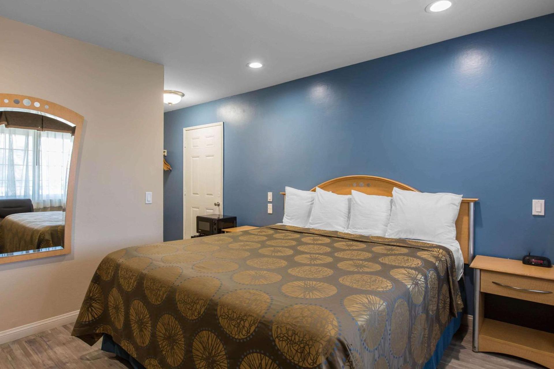 Rodeway Inn Escondido Downtown photo 28