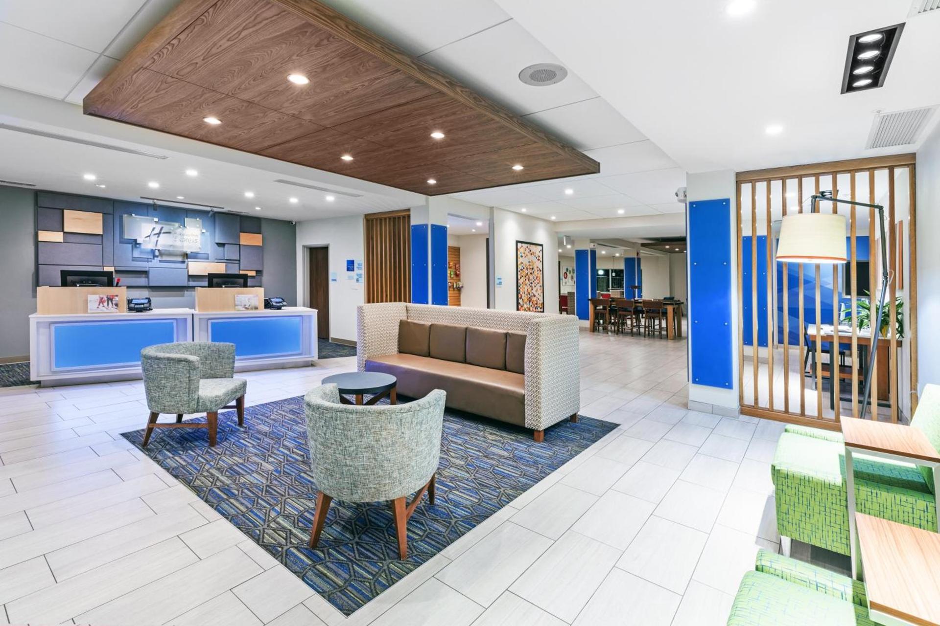 Holiday Inn Express & Suites Junction by IHG photo 6