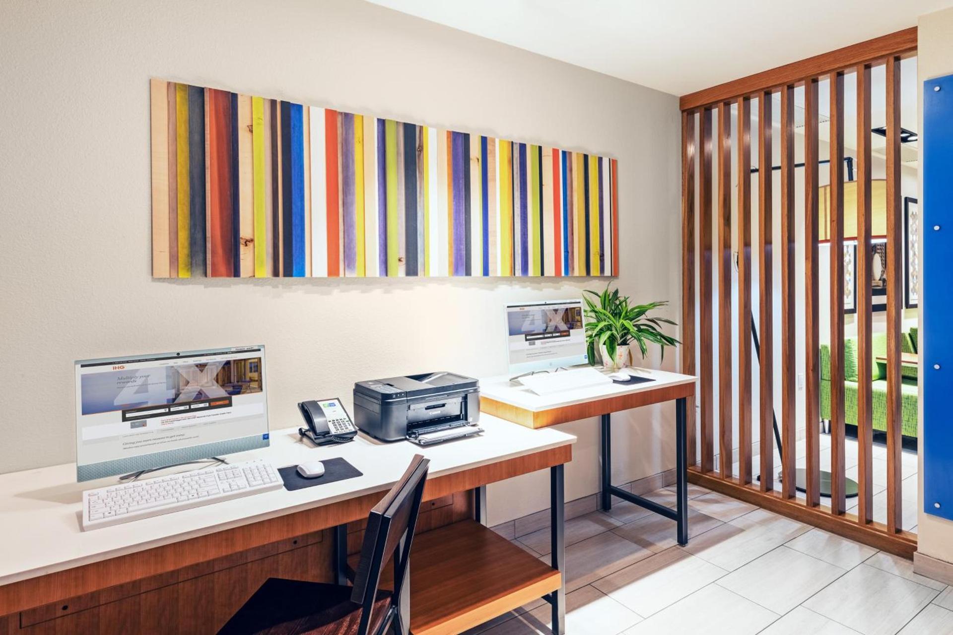 Holiday Inn Express & Suites Junction by IHG photo 5