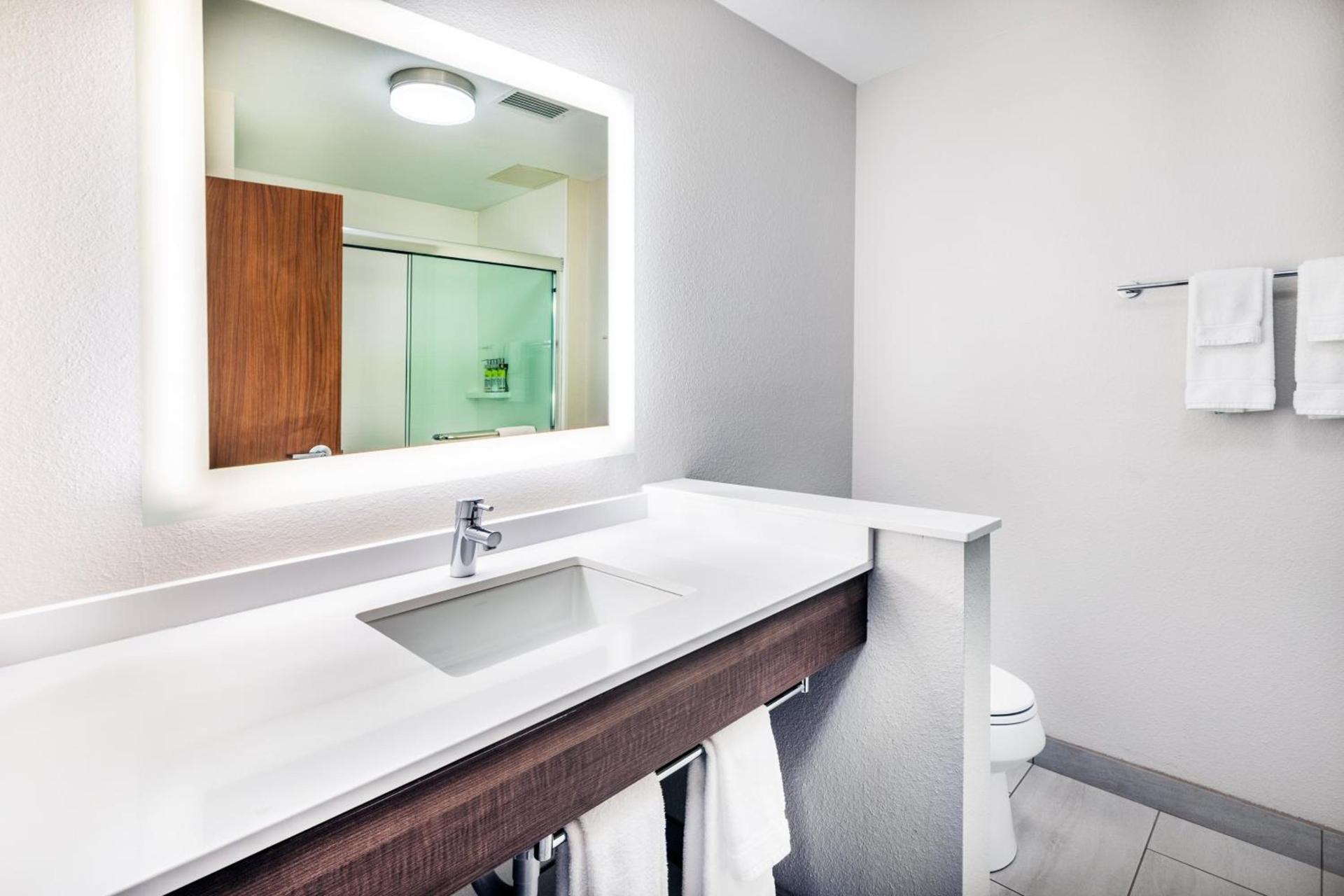 Holiday Inn Express & Suites Junction by IHG photo 18