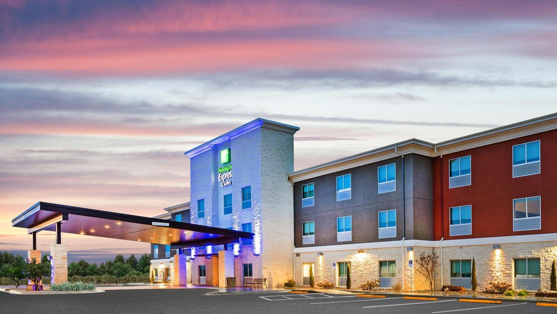 Holiday Inn Express & Suites Junction by IHG — hotel in Junction