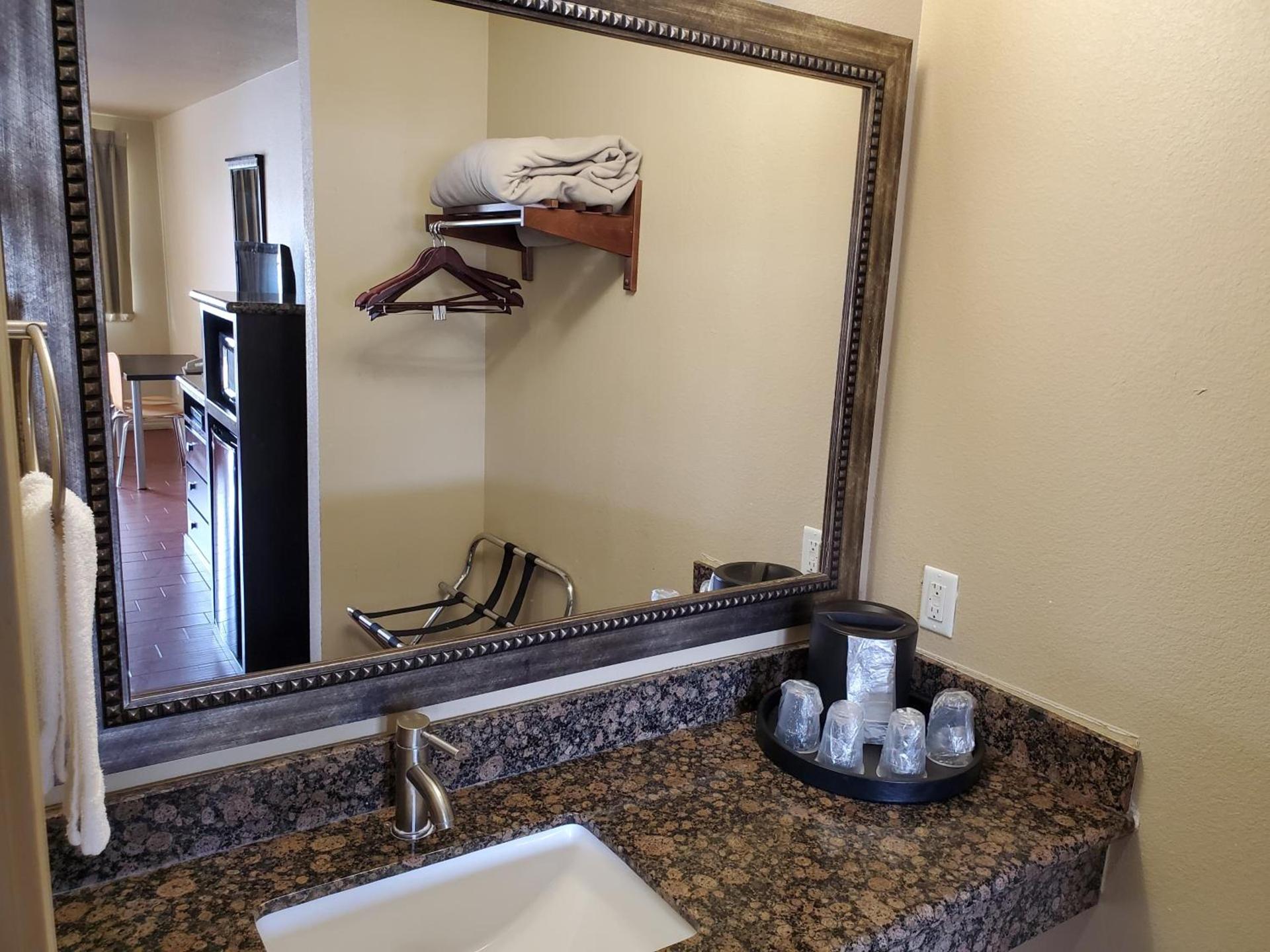Eagle Ford Inn photo 11