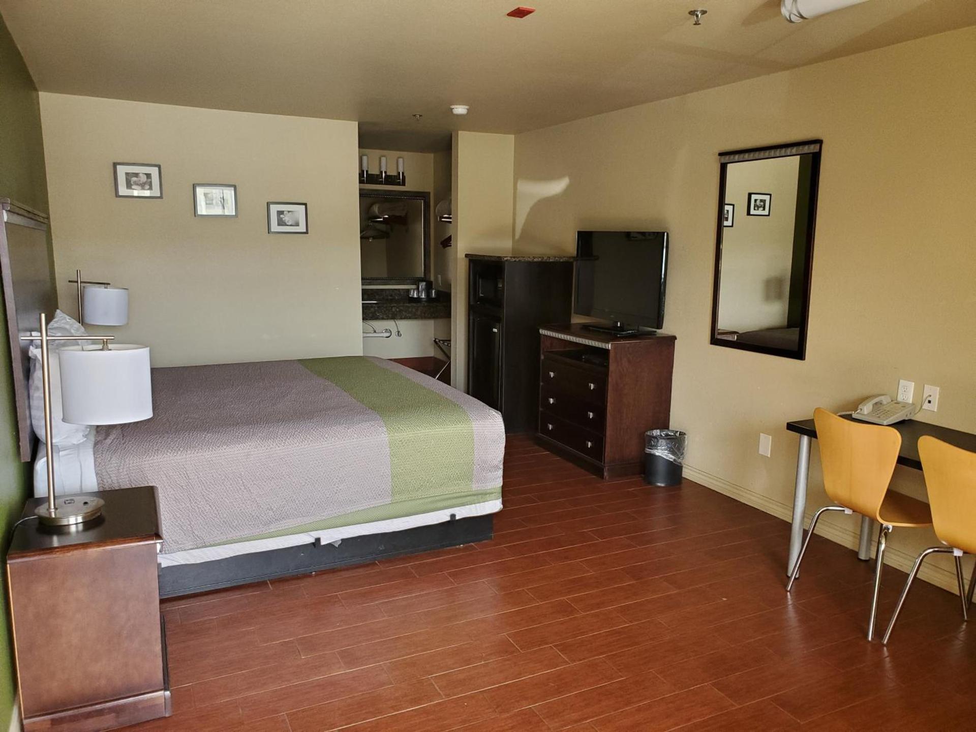 Eagle Ford Inn photo 17