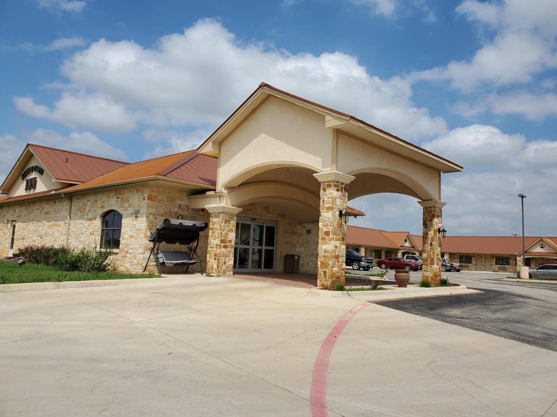 Eagle Ford Inn photo 2