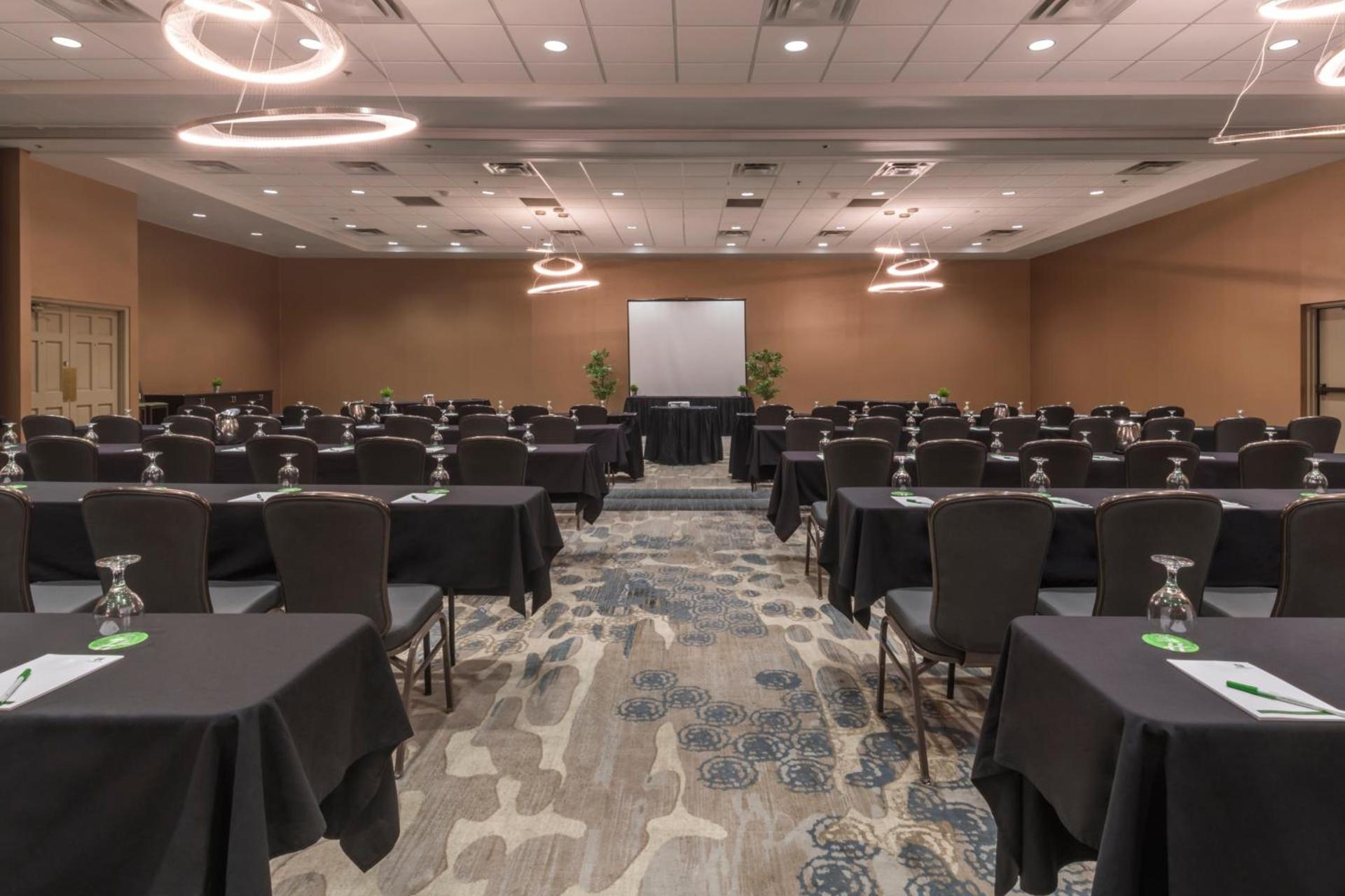 Holiday Inn and Suites Phoenix Airport North by IHG photo 26