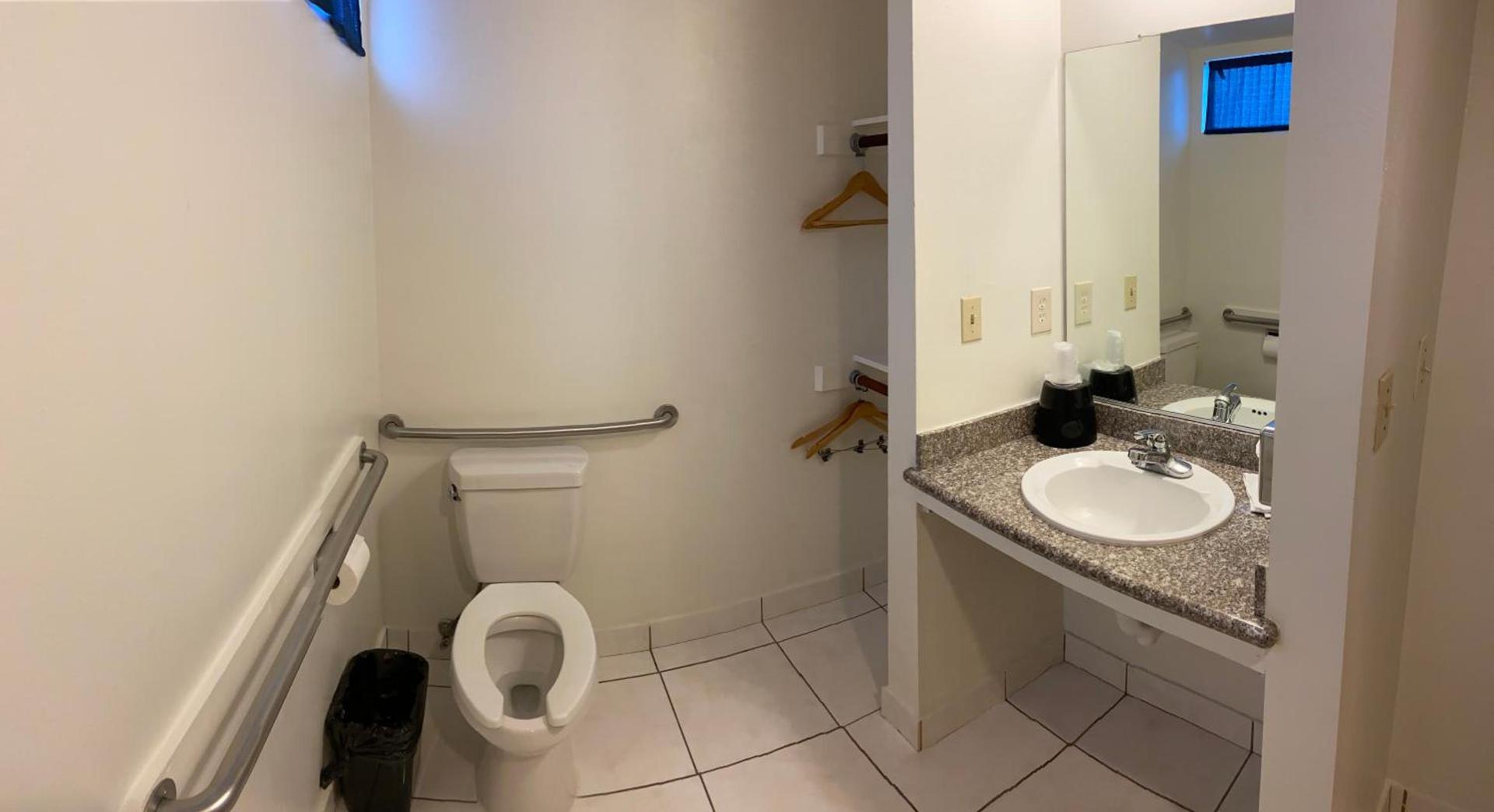 Vantage Point Inn - Woodland Hills photo 10