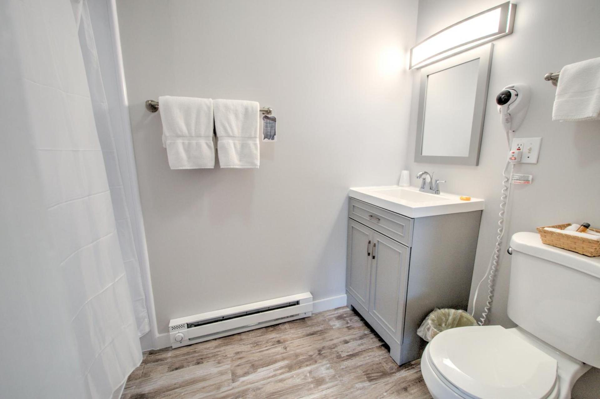 East Shore Lodging photo 15