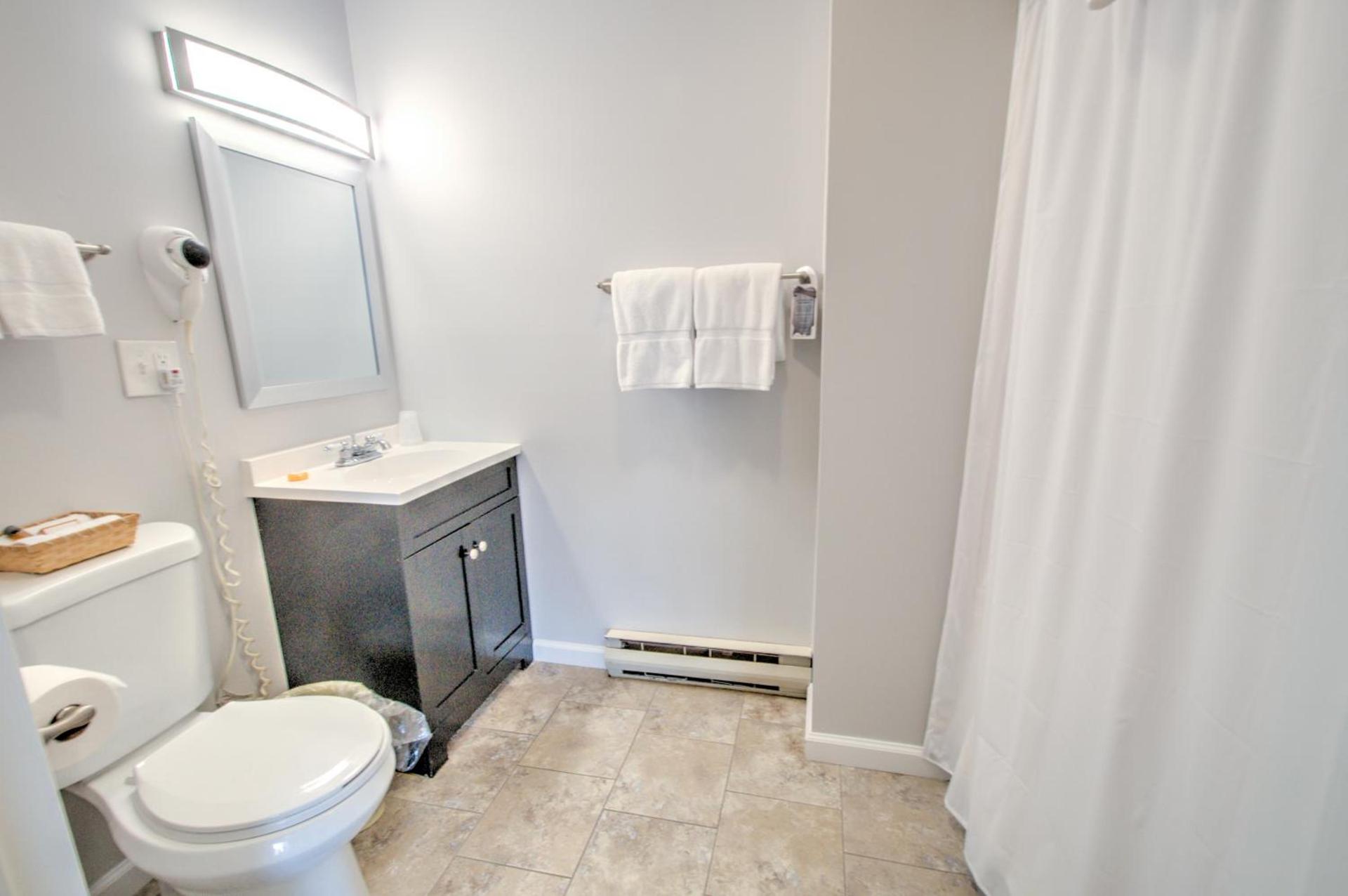 East Shore Lodging photo 13