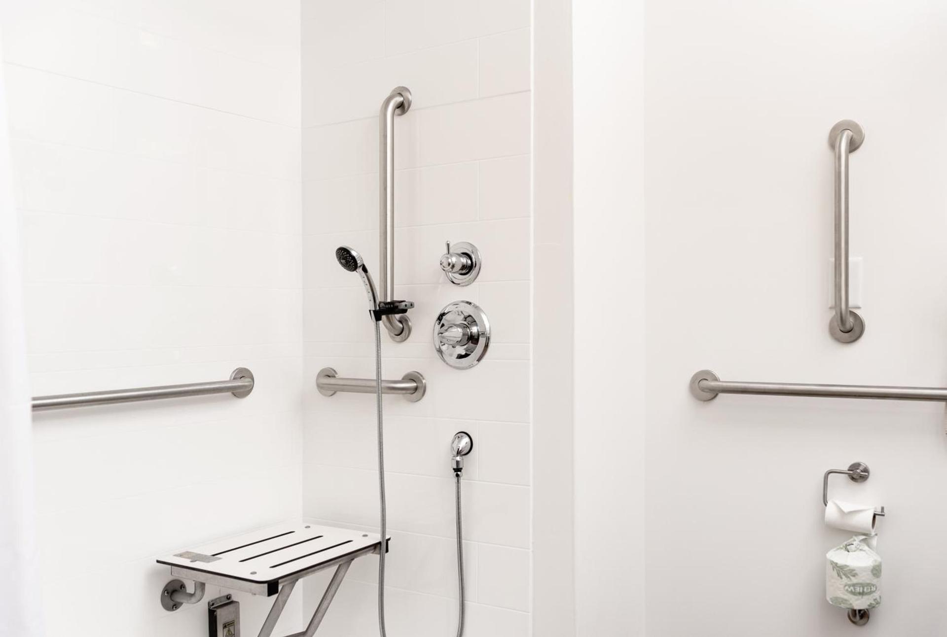 Holiday Inn Express Le Claire Riverfront-Davenport by IHG photo 31
