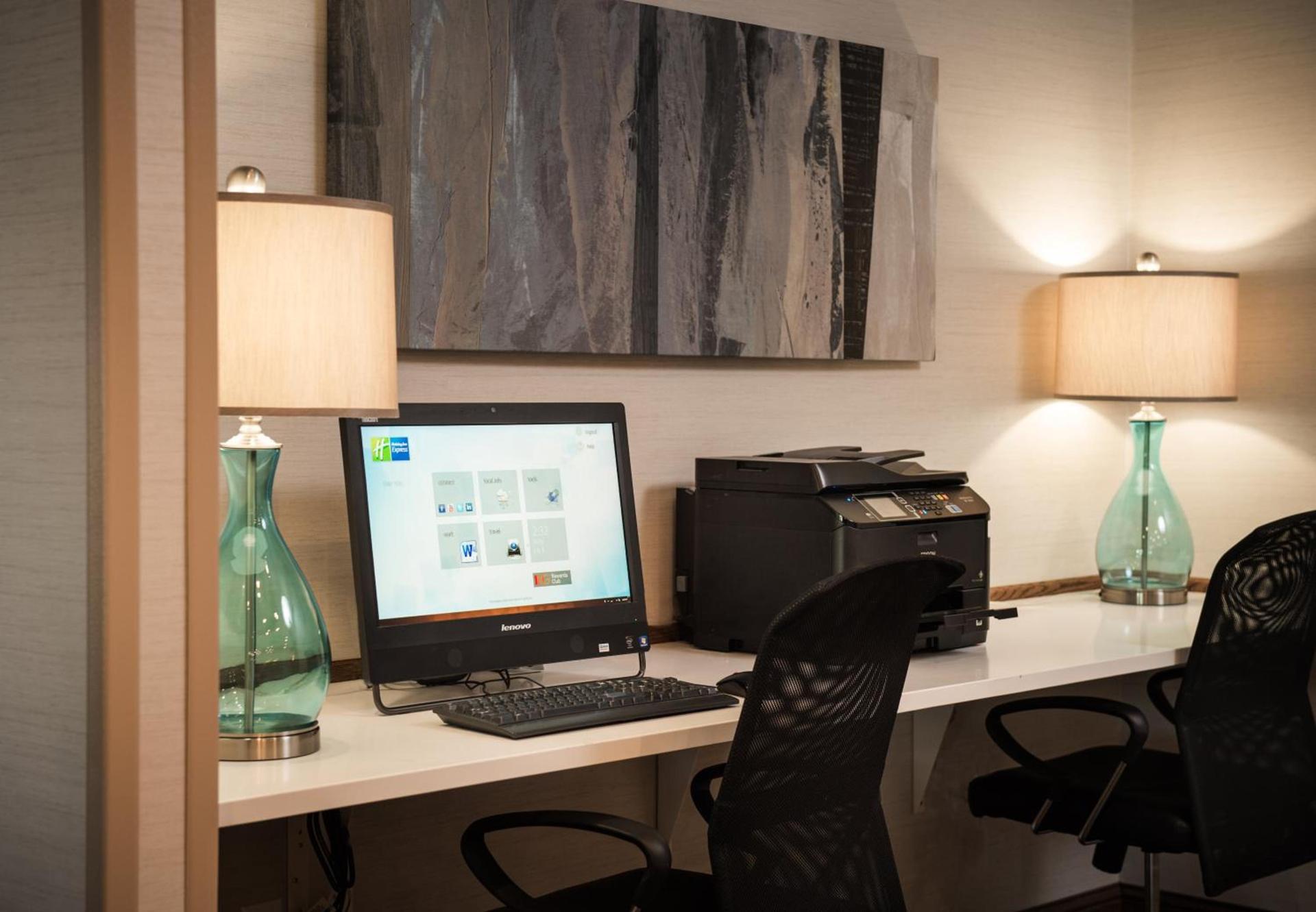 Holiday Inn Express Le Claire Riverfront-Davenport by IHG photo 3