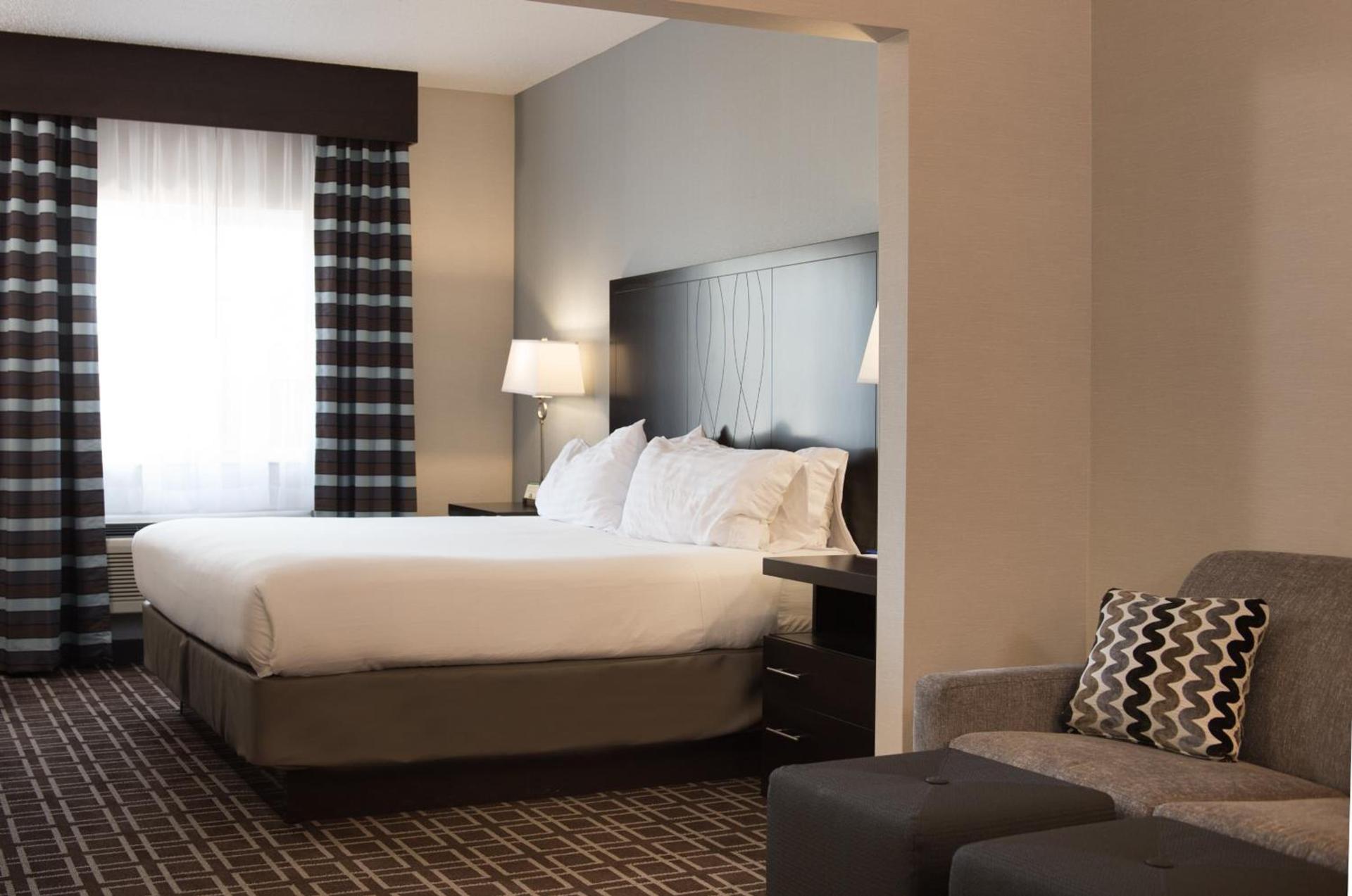 Holiday Inn Express Le Claire Riverfront-Davenport by IHG photo 36
