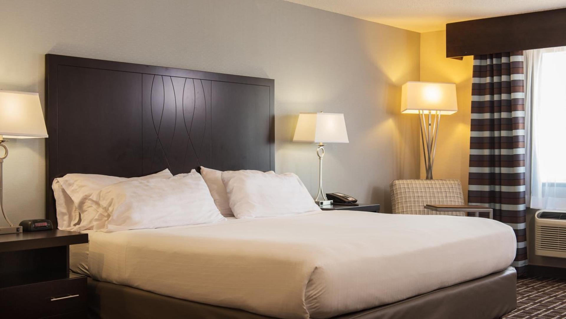 Holiday Inn Express Le Claire Riverfront-Davenport by IHG photo 35