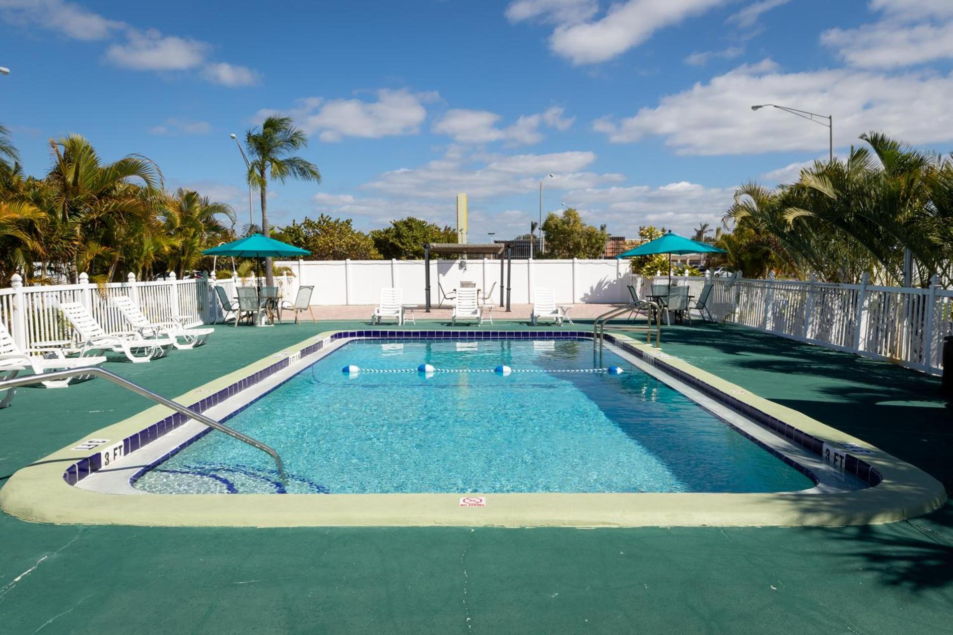 Sunshine Inn & Suites Venice, Florida photo 3