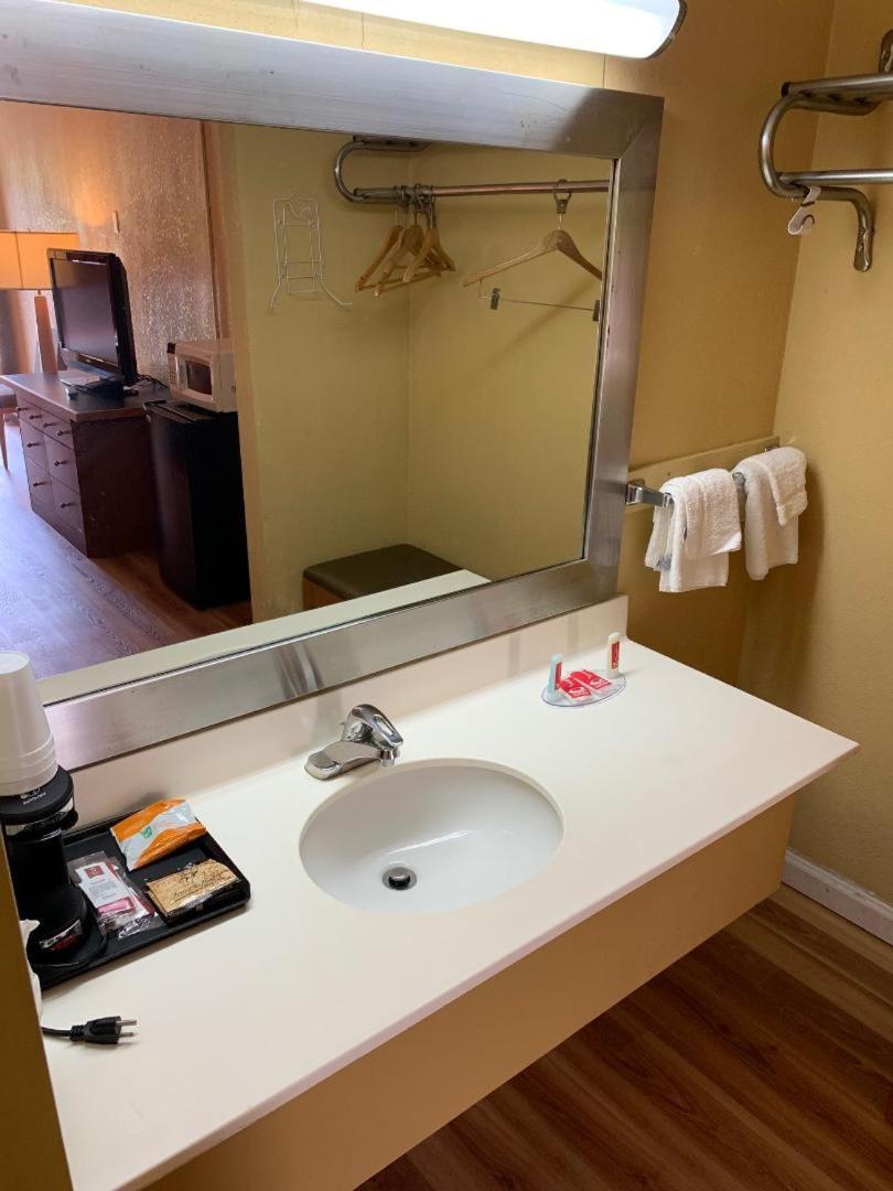AmeriVu Inn-Gilbertsville photo 4