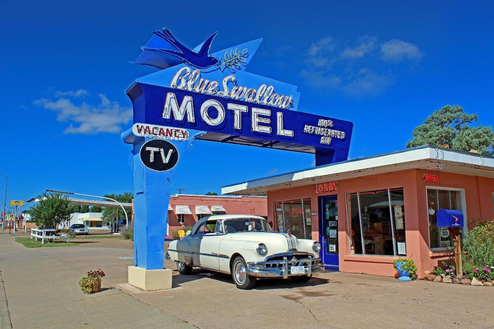 Blue Swallow Motel photo 1