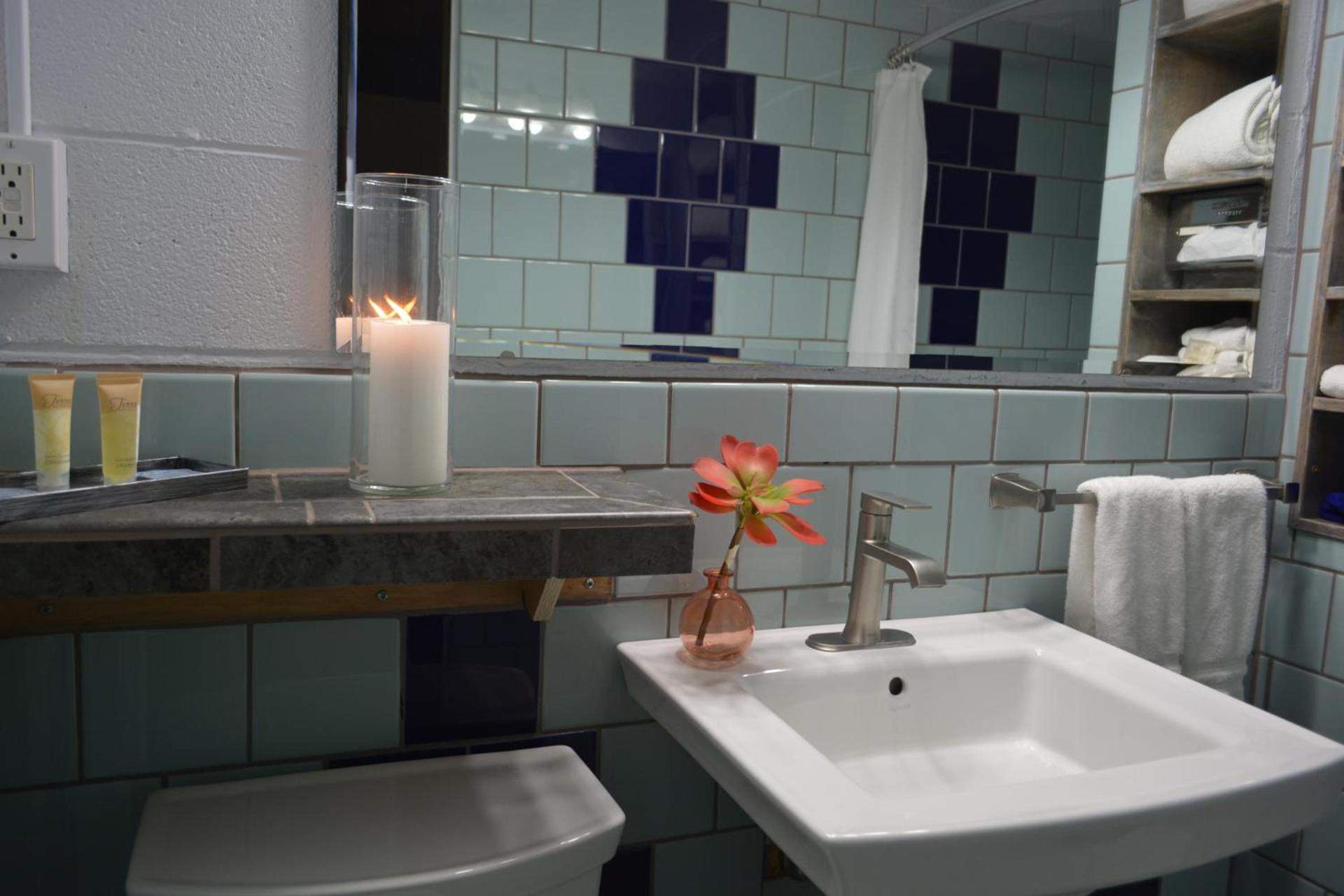Lariat Motel photo 7