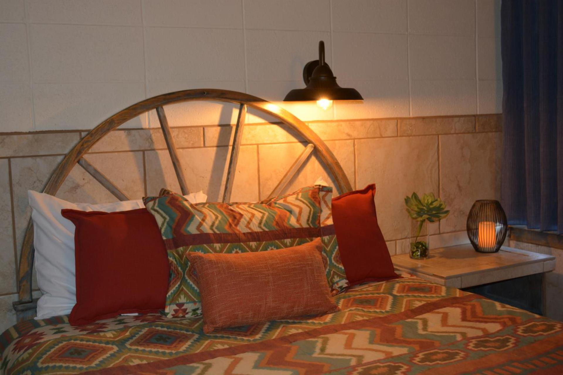 Lariat Motel photo 8