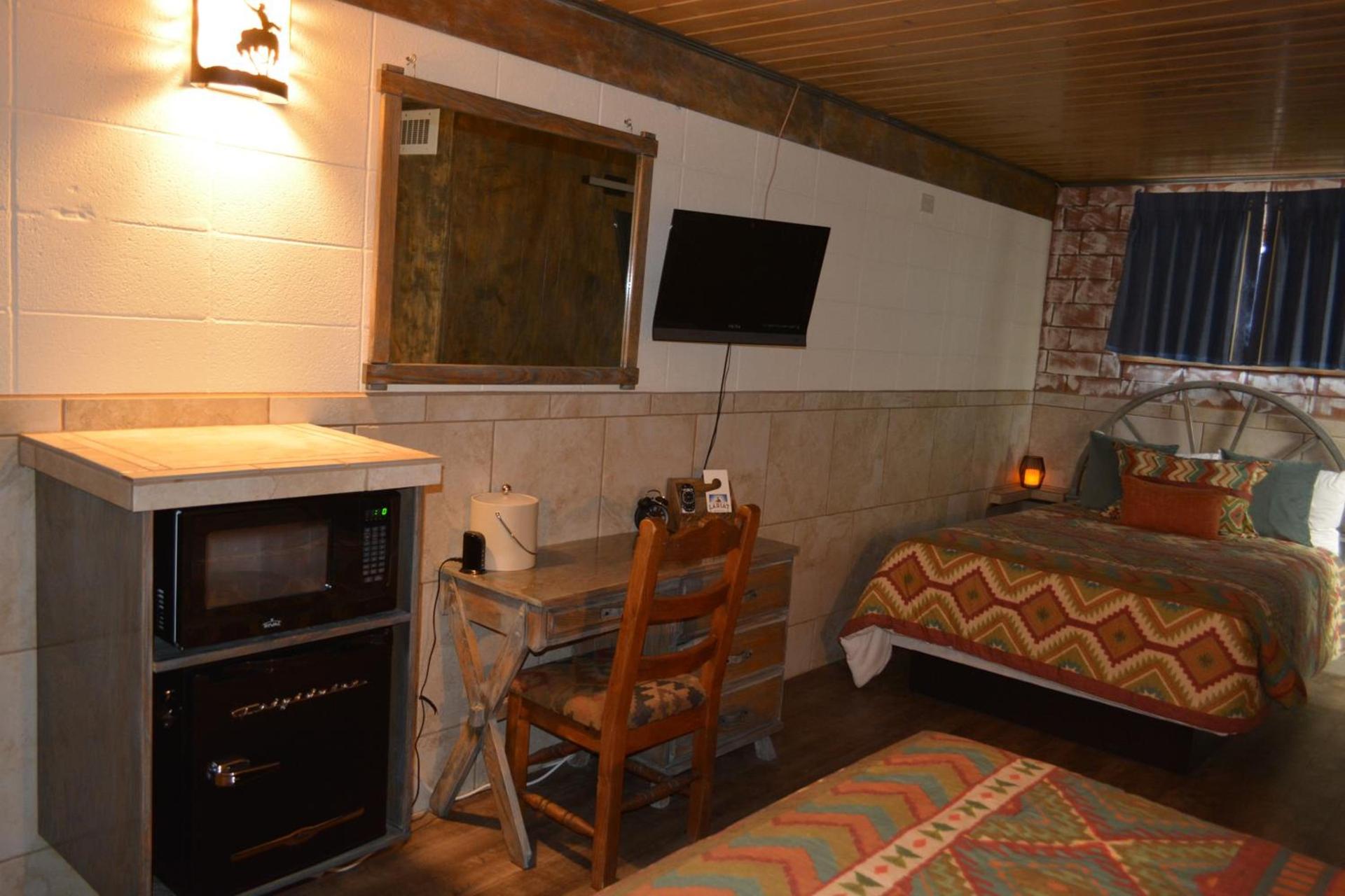 Lariat Motel photo 10