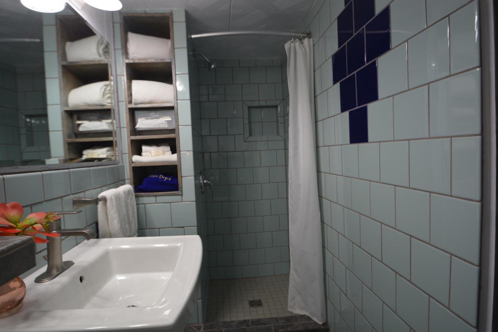Lariat Motel photo 11