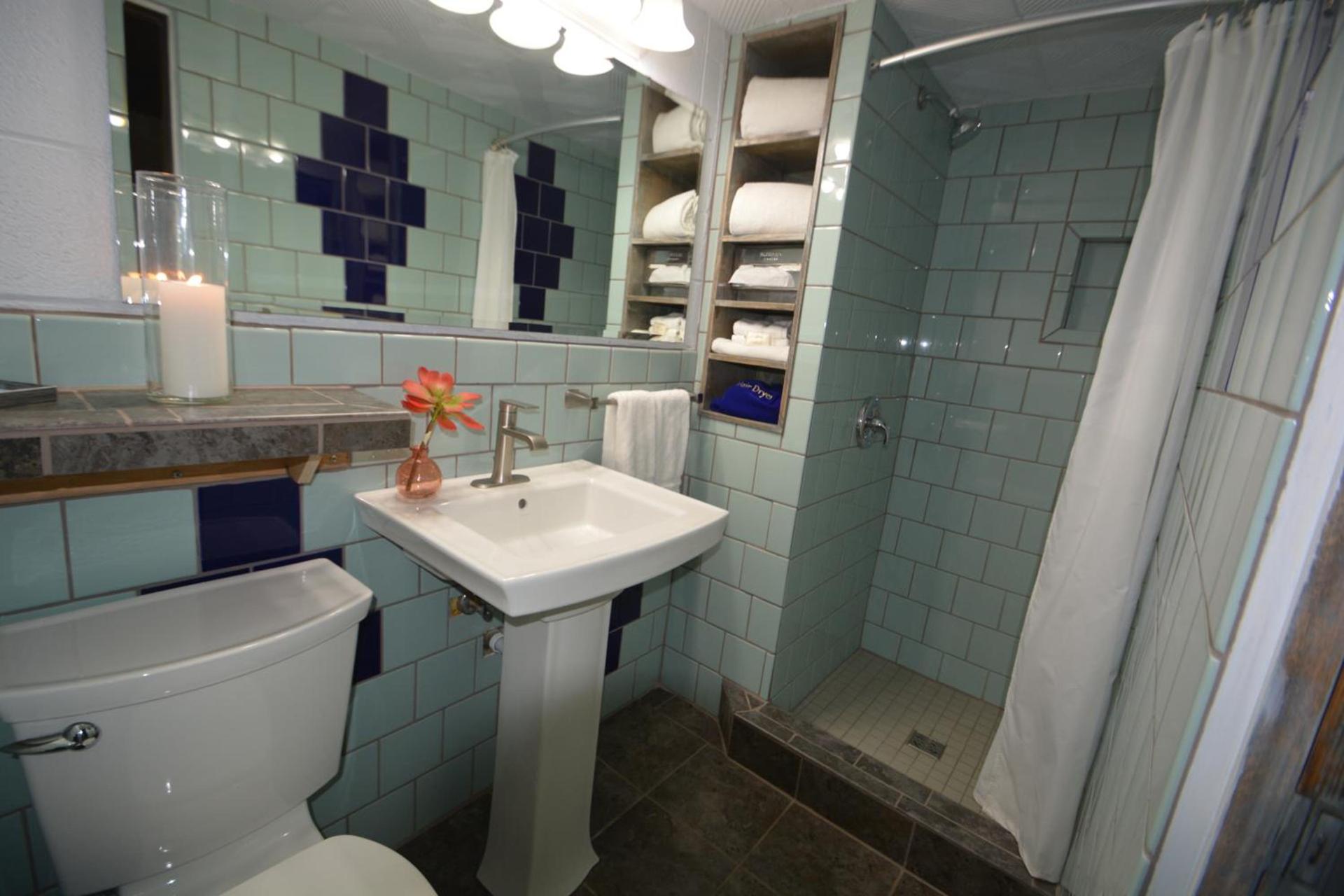 Lariat Motel photo 12