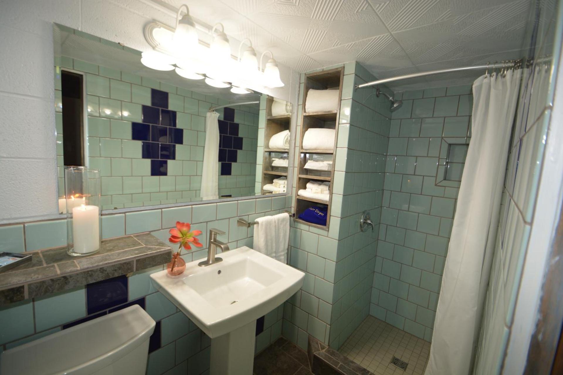 Lariat Motel photo 13