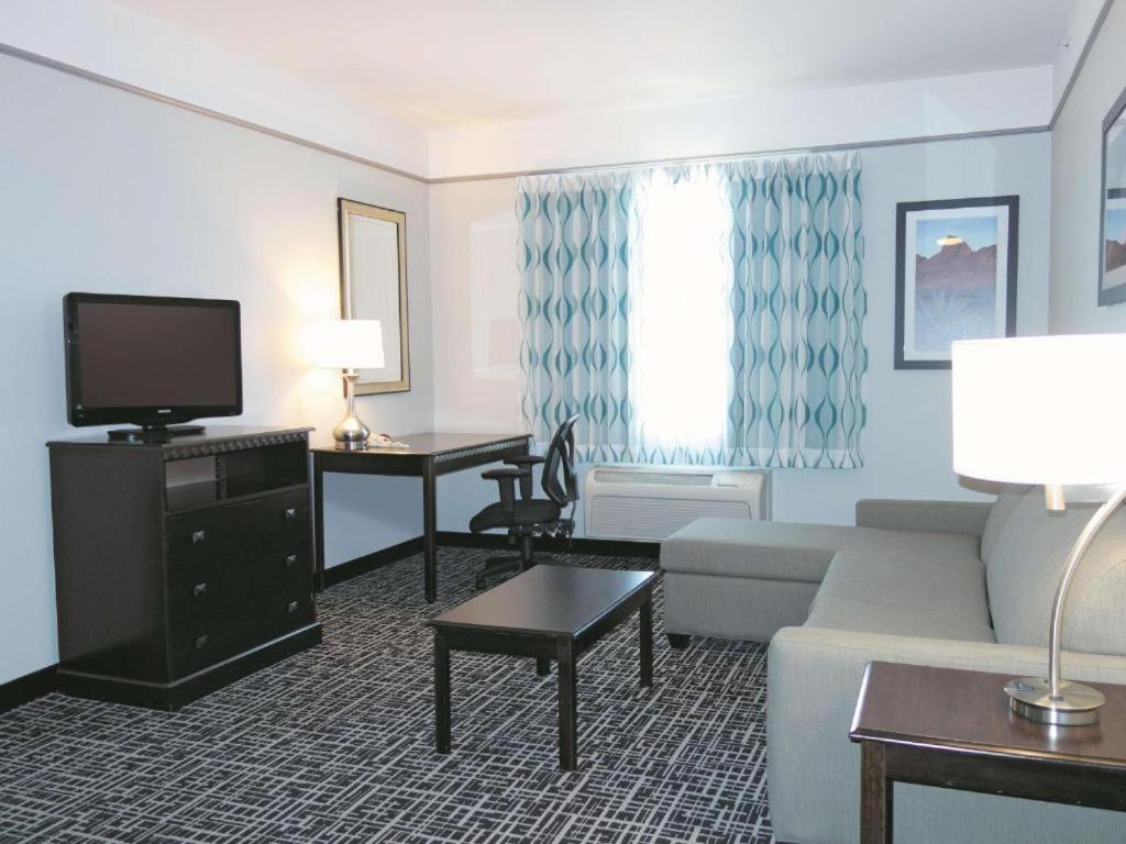 La Quinta by Wyndham Dumas photo 43