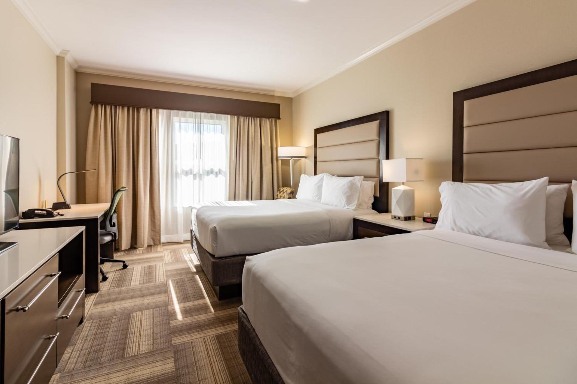 Holiday Inn Express Savannah - Historic District photo 40