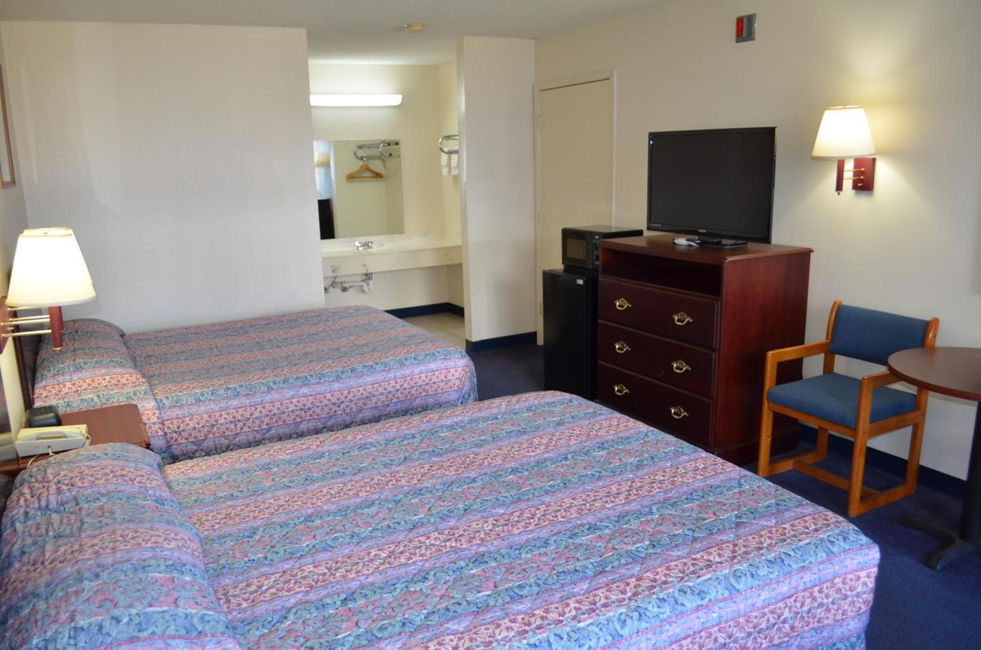 American Inn and Suites White Hall photo 13