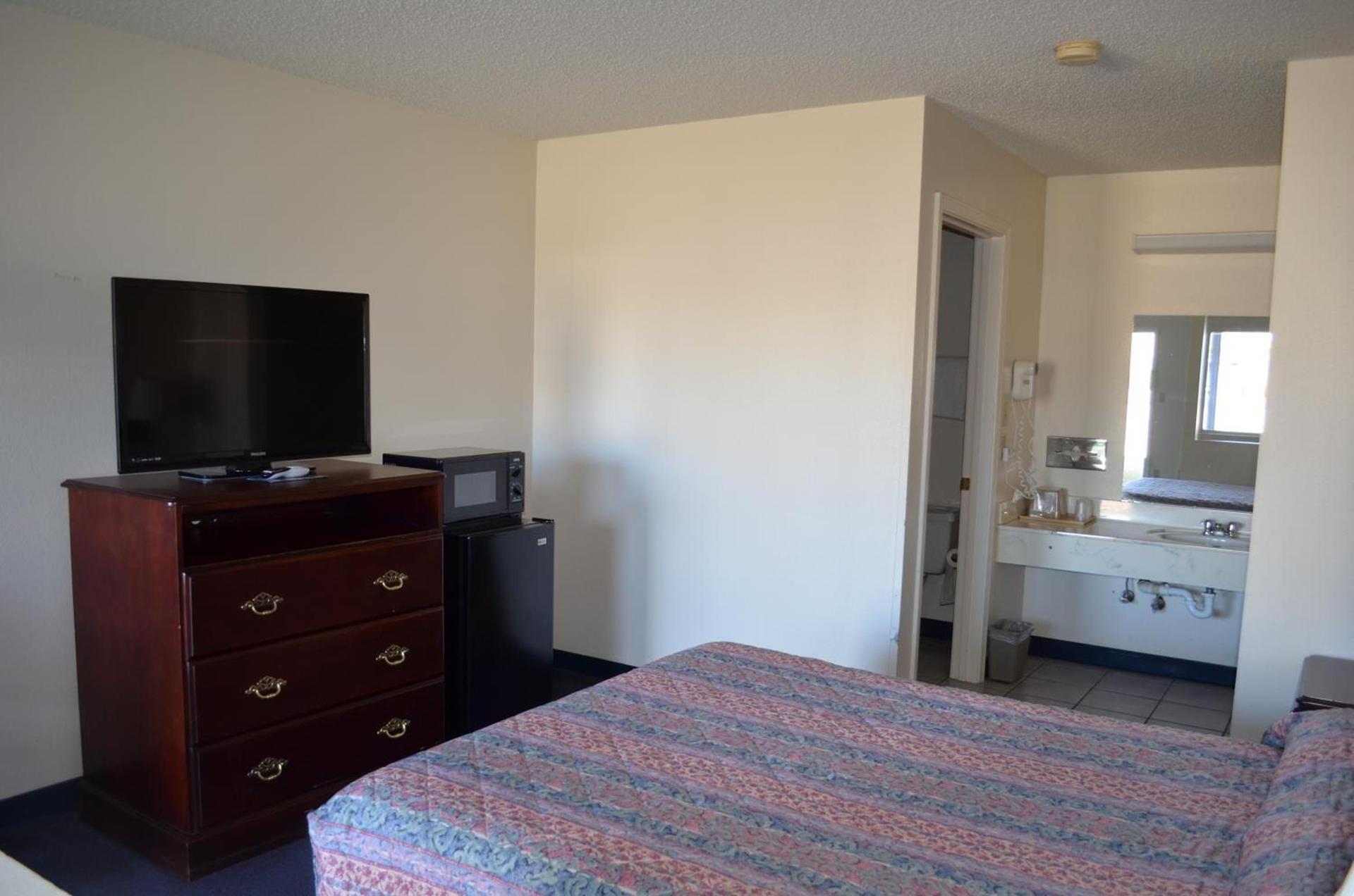 American Inn and Suites White Hall photo 29