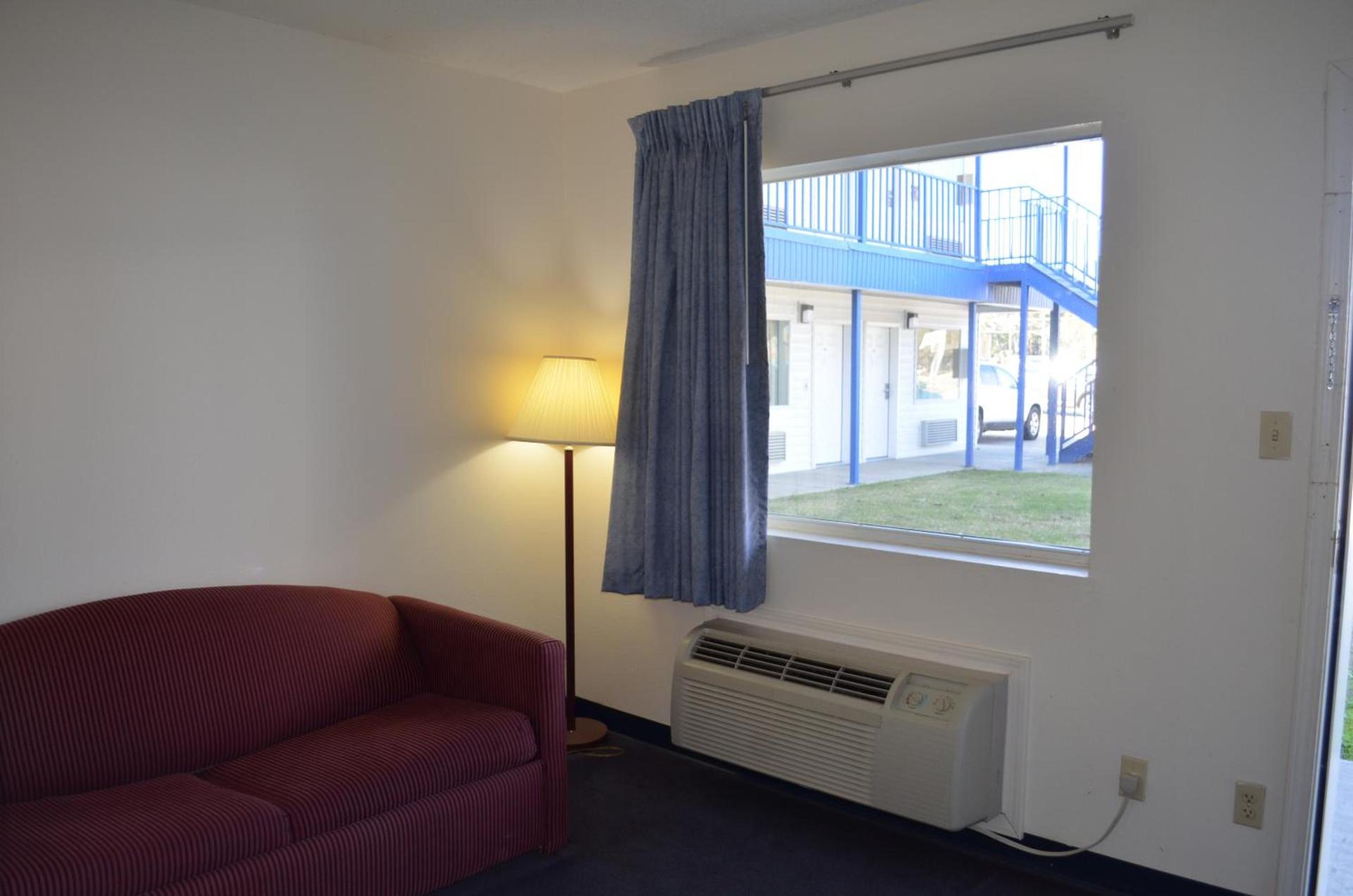 American Inn and Suites White Hall photo 26