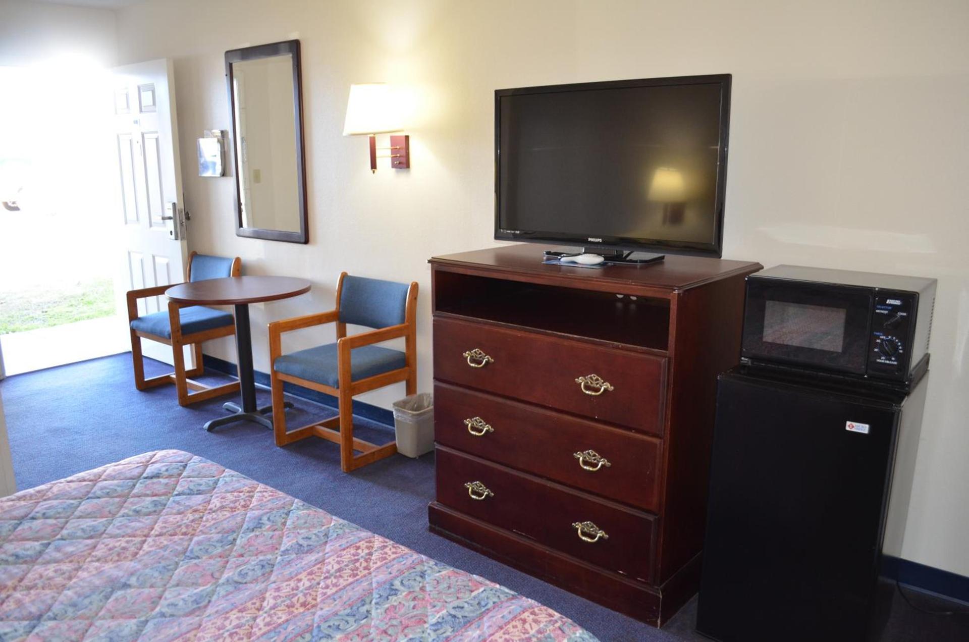 American Inn and Suites White Hall photo 43