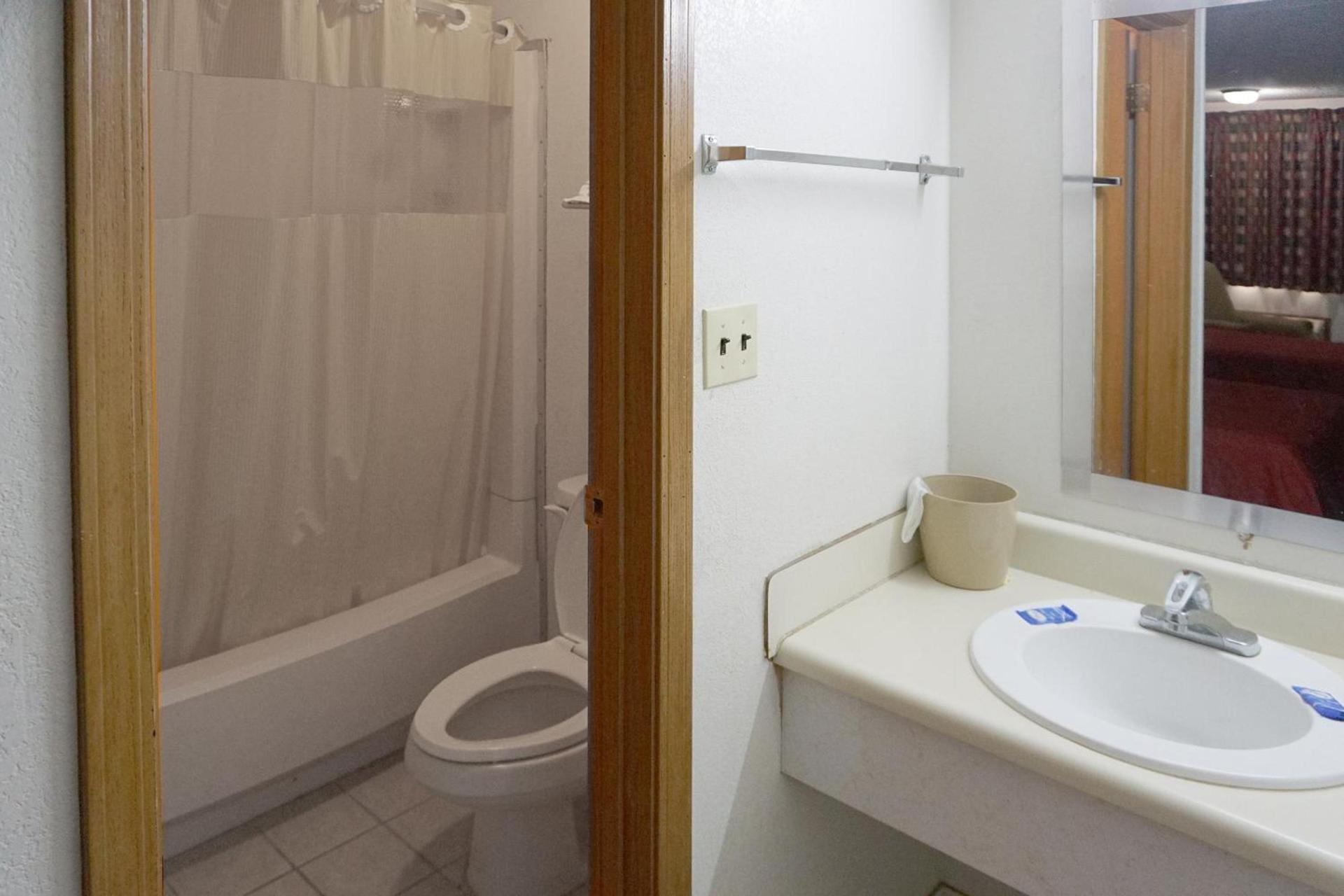 OYO Hotel Altus N Main St photo 24