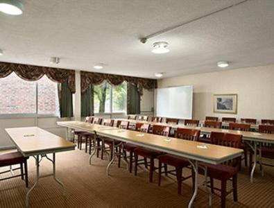 Days Inn by Wyndham Sidney OH photo 24