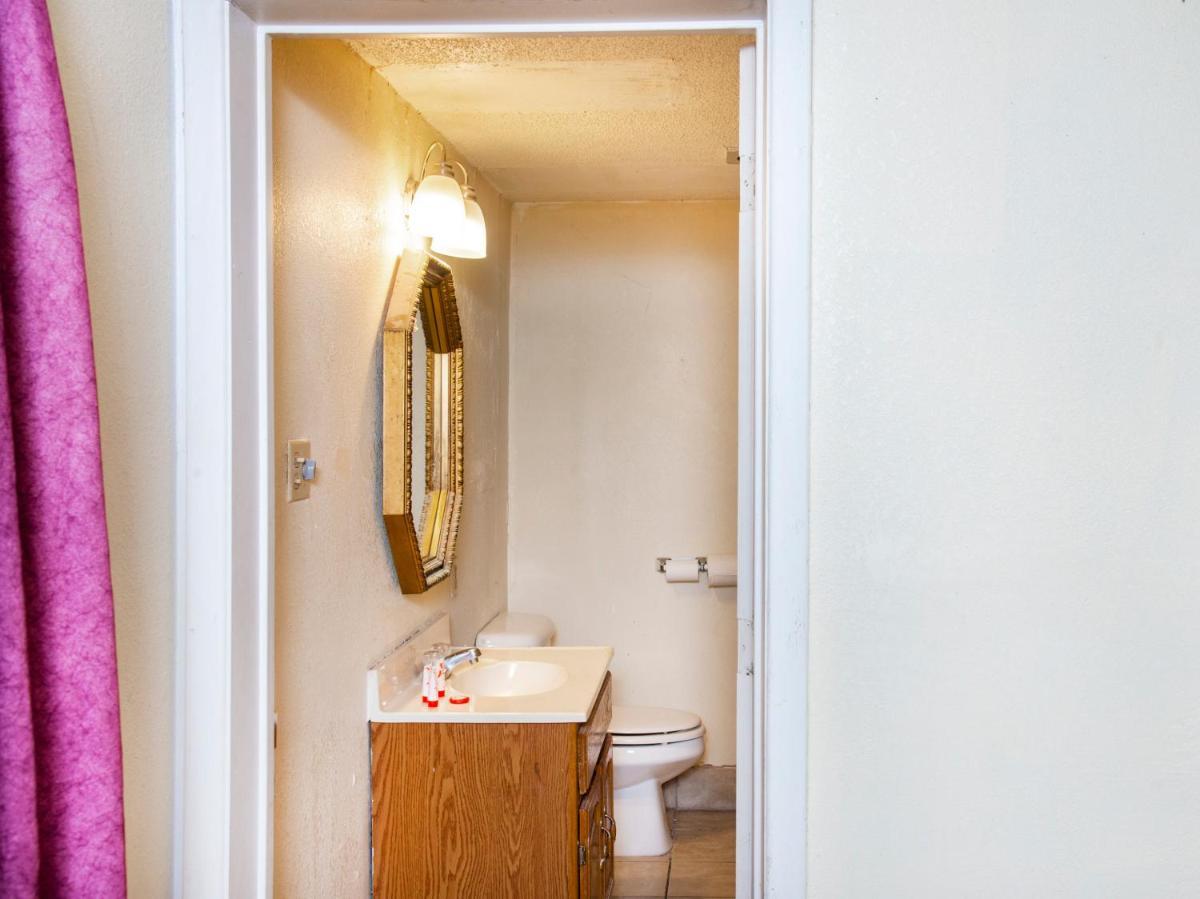 Rest Inn - Extended Stay, I-40 Airport, Wedding & Event Center photo 27