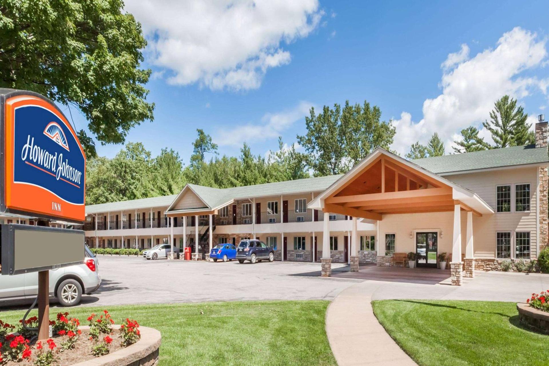 Howard Johnson by Wyndham Traverse City — hotel in Traverse City