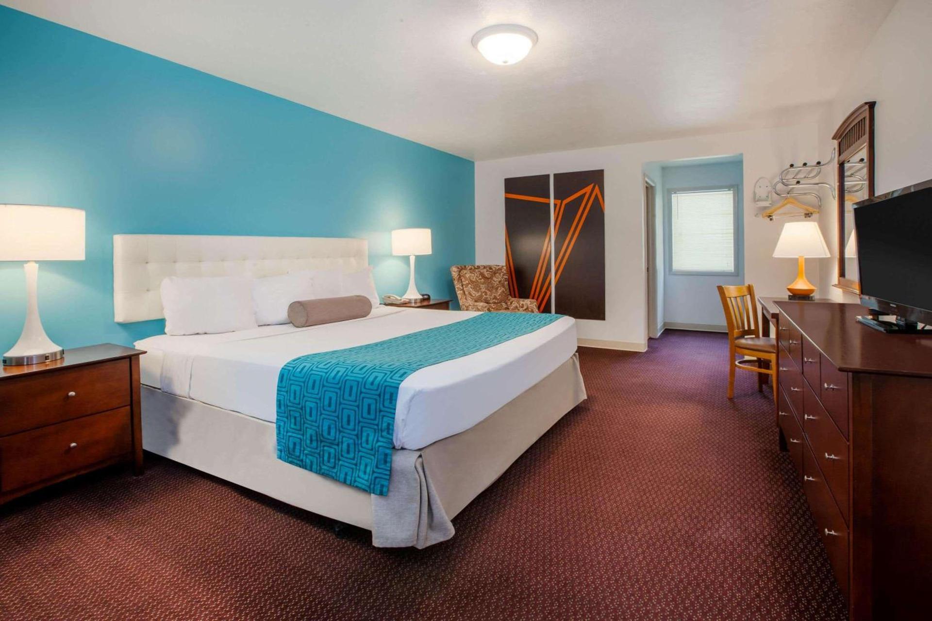 Howard Johnson by Wyndham Traverse City photo 27