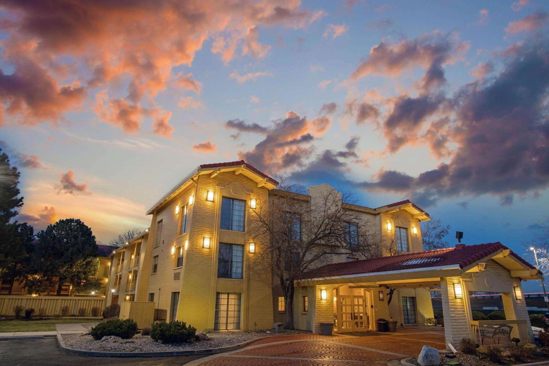 Travelodge by Wyndham Golden-Denver photo 4