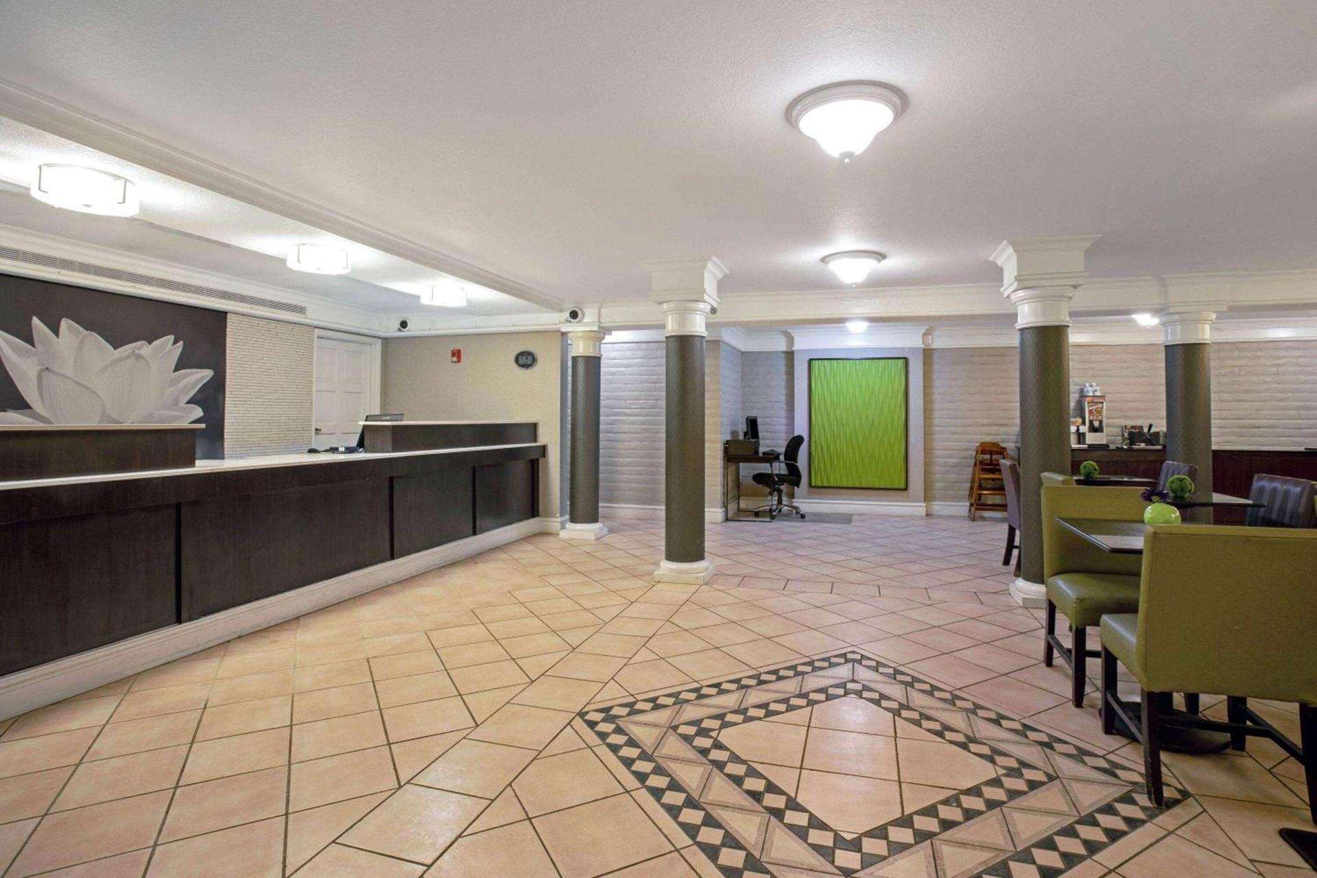 Travelodge by Wyndham Golden-Denver photo 7