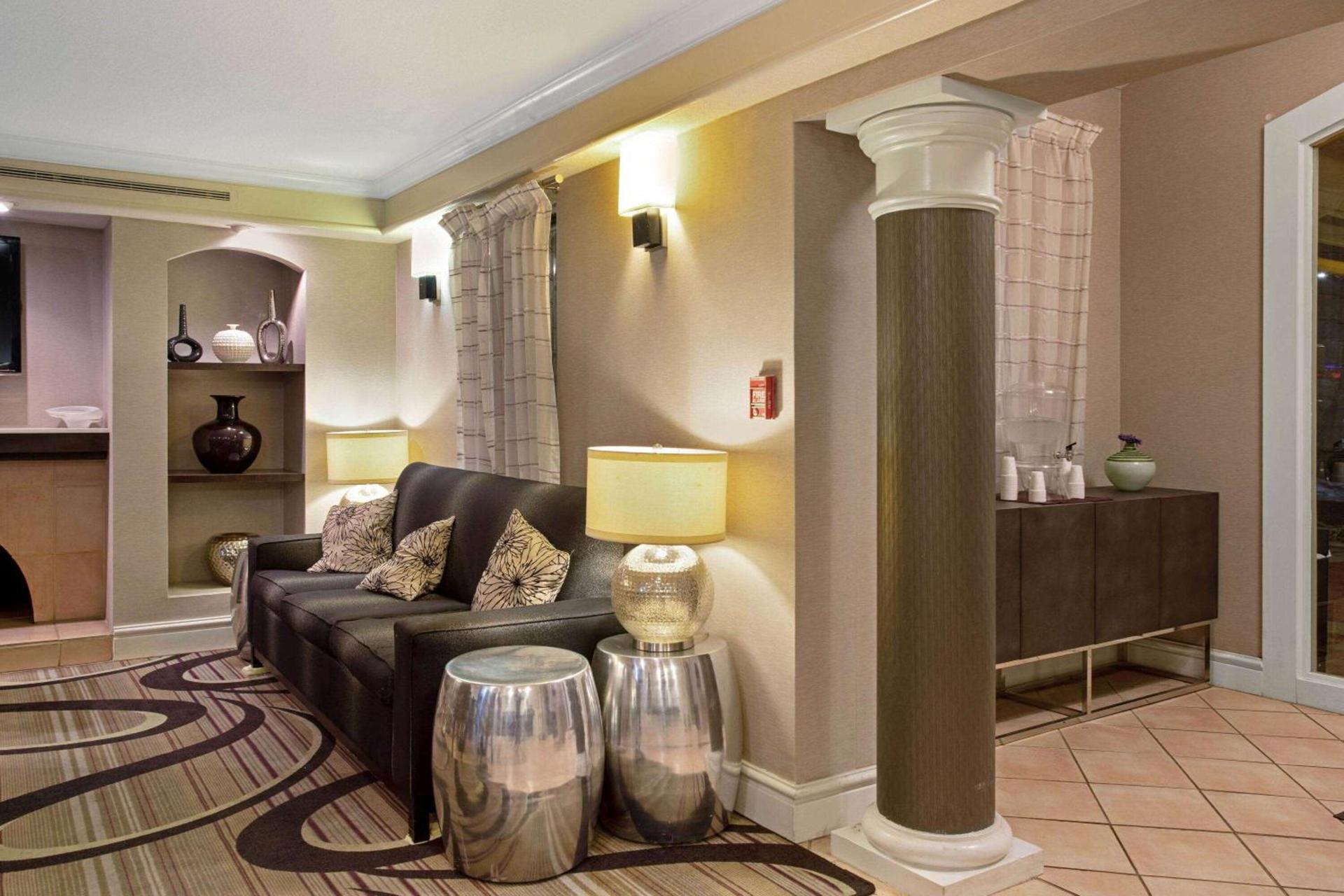 Travelodge by Wyndham Golden-Denver photo 8