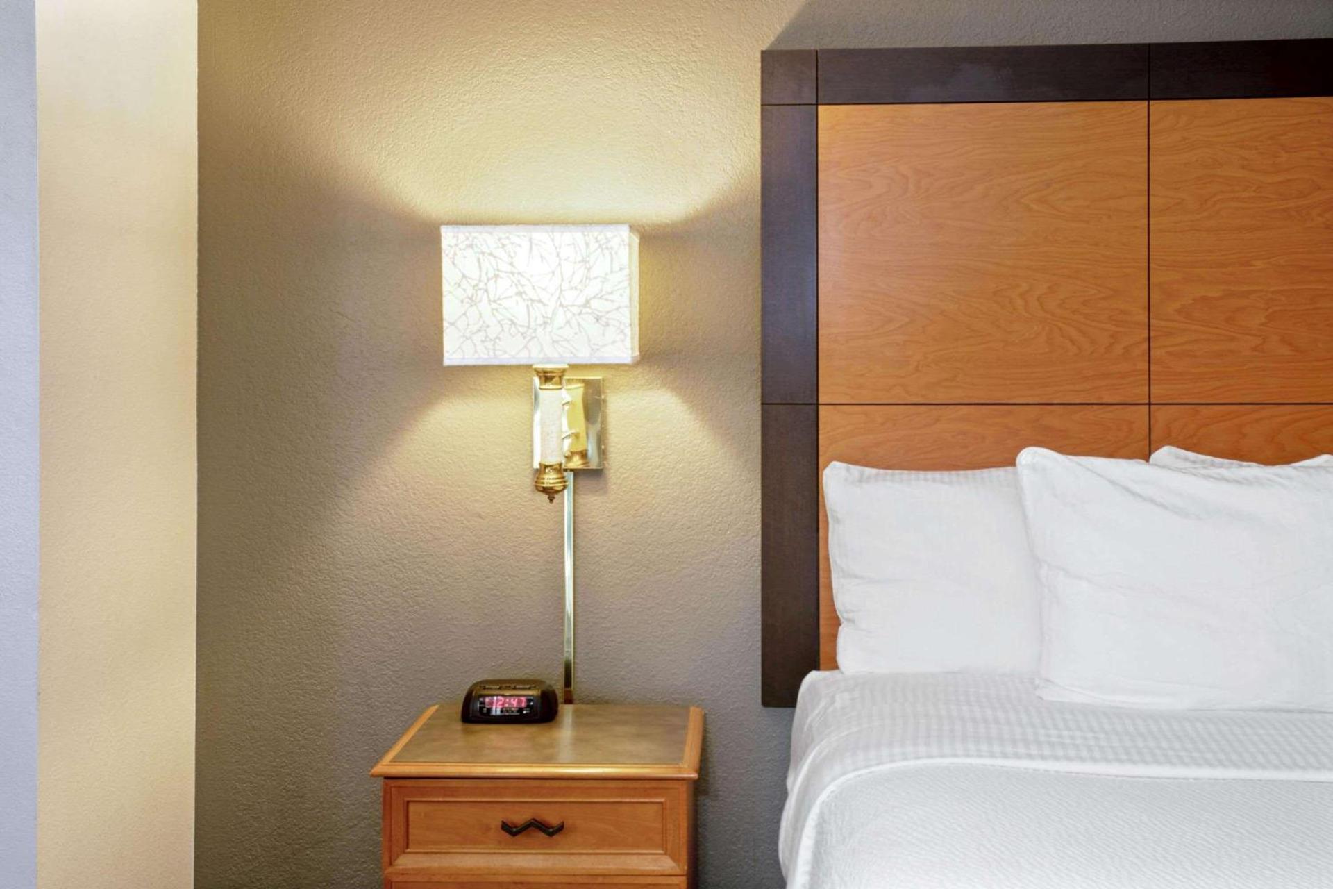 Travelodge by Wyndham Golden-Denver photo 13