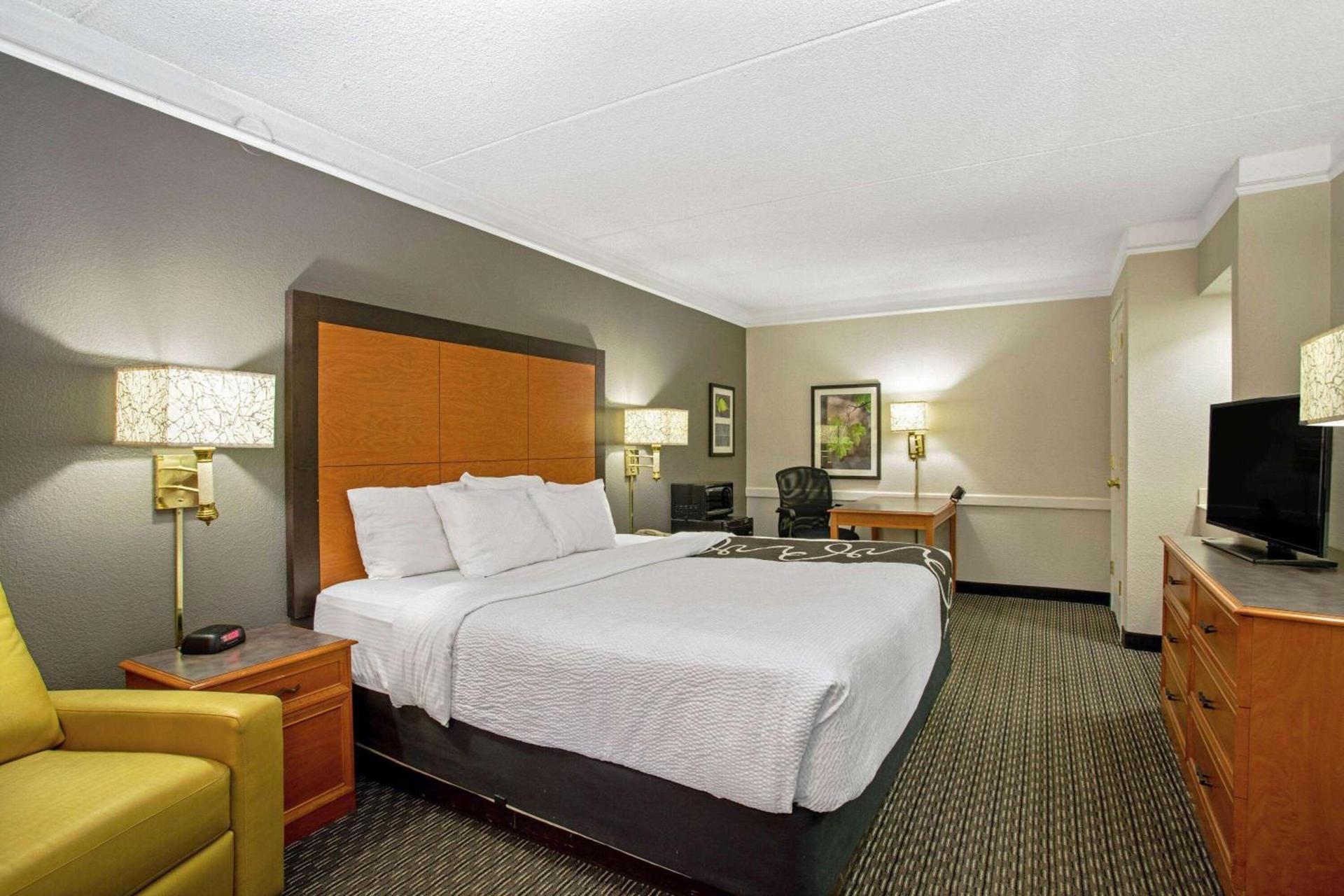 Travelodge by Wyndham Golden-Denver photo 35