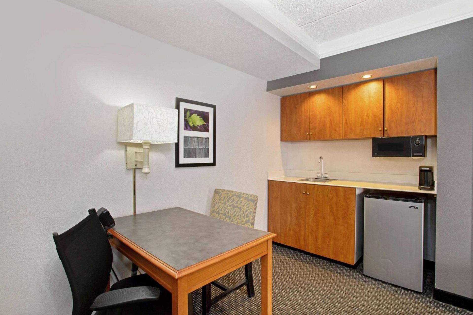 Travelodge by Wyndham Golden-Denver photo 26