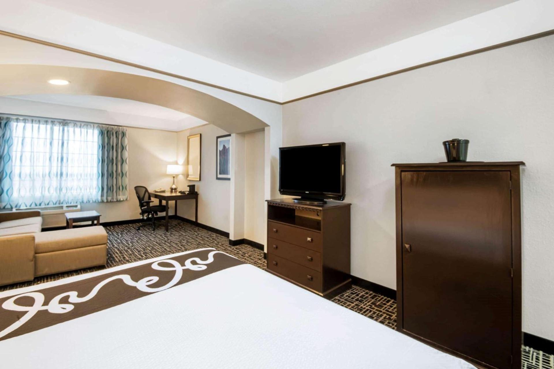 La Quinta by Wyndham Dumas photo 25