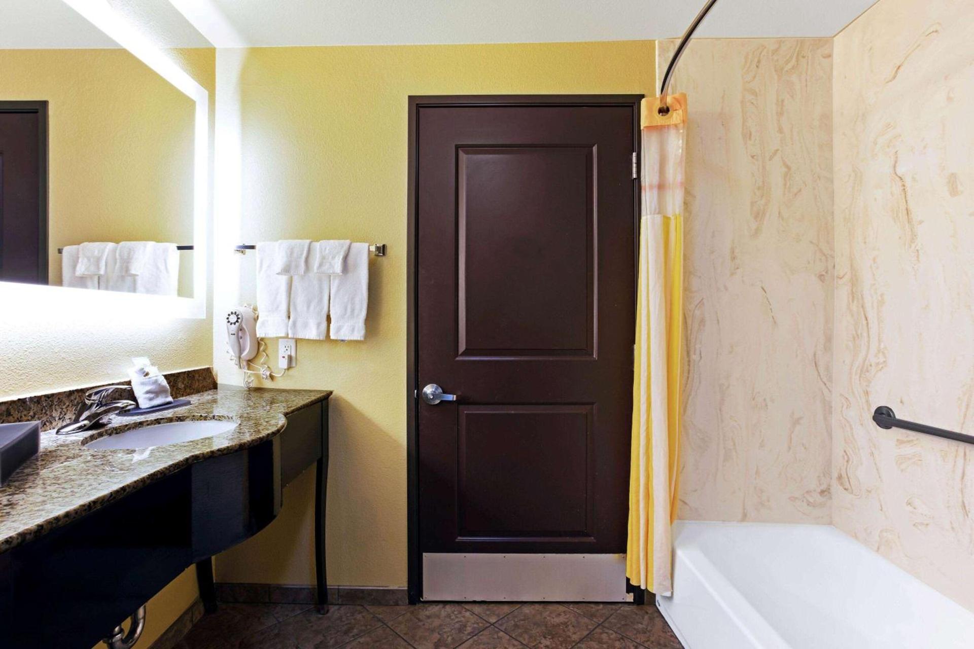 La Quinta by Wyndham Denver Gateway Park photo 14