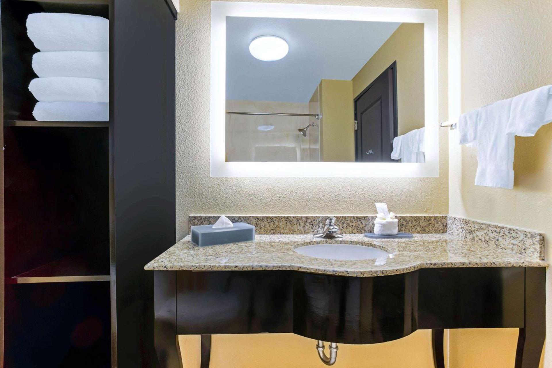La Quinta by Wyndham Denver Gateway Park photo 13