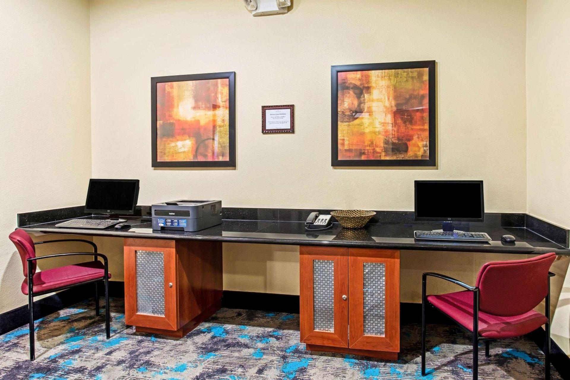 La Quinta by Wyndham Denver Gateway Park photo 9