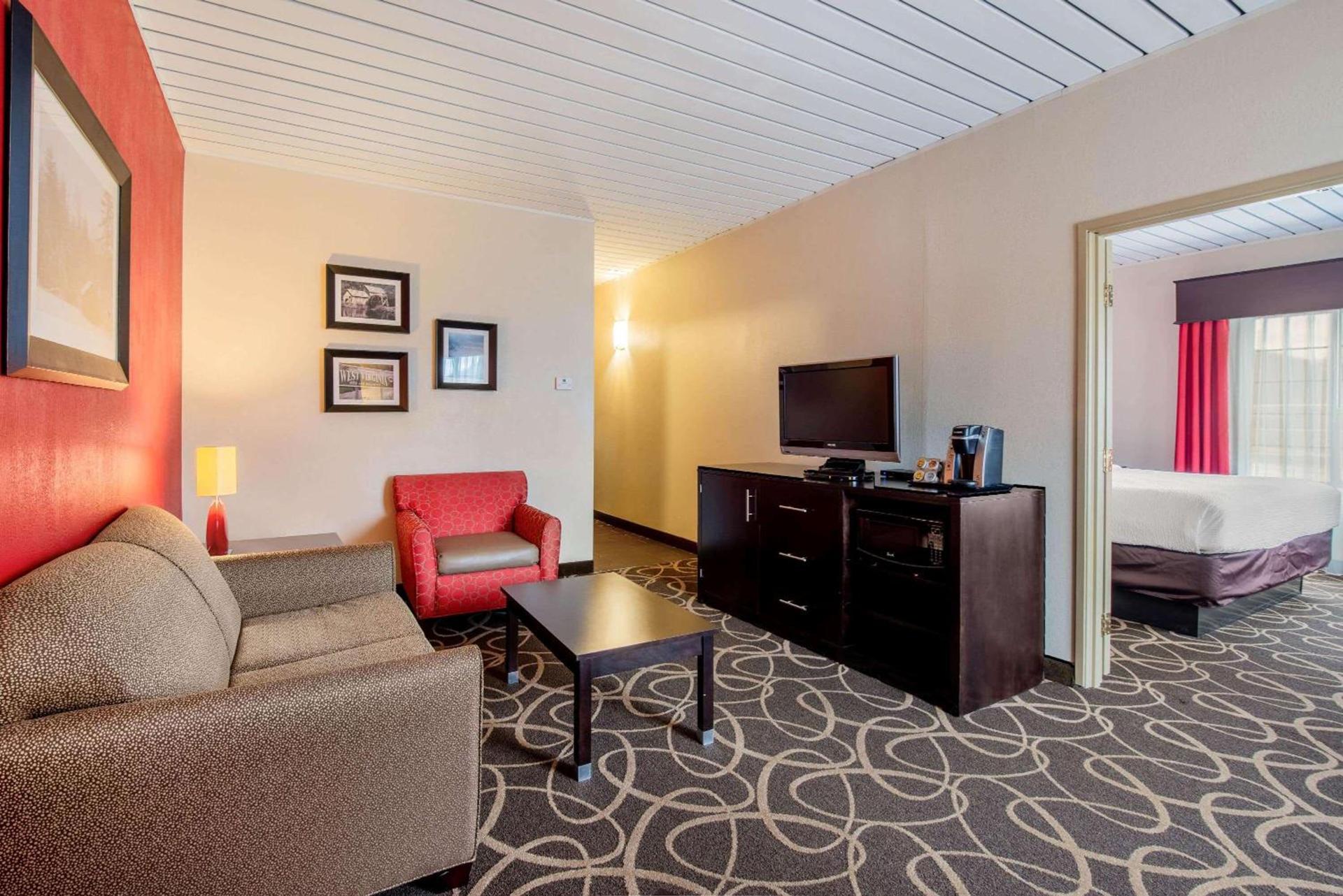 La Quinta by Wyndham Elkview - Charleston NE photo 34