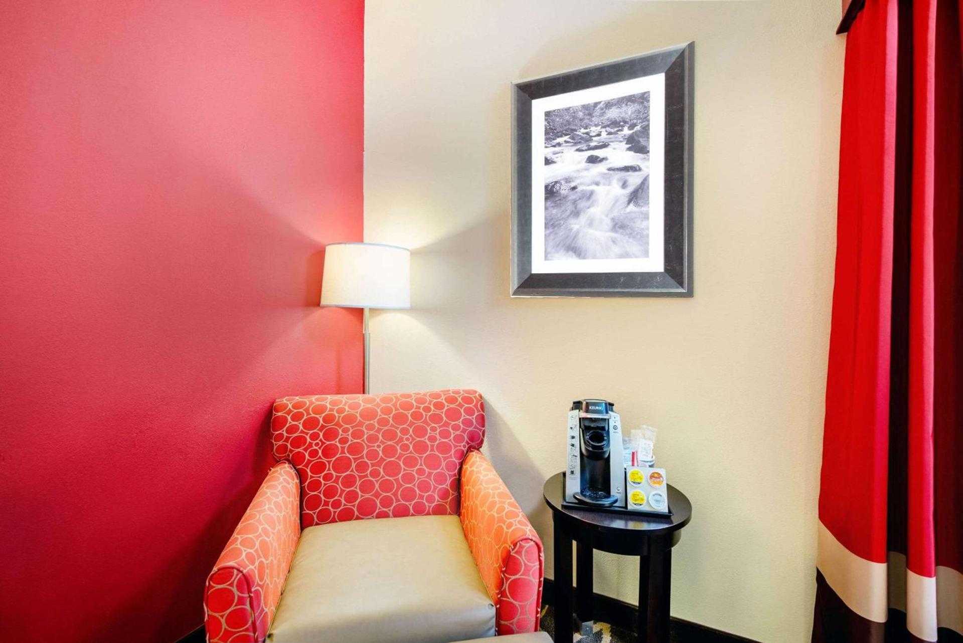 La Quinta by Wyndham Elkview - Charleston NE photo 15