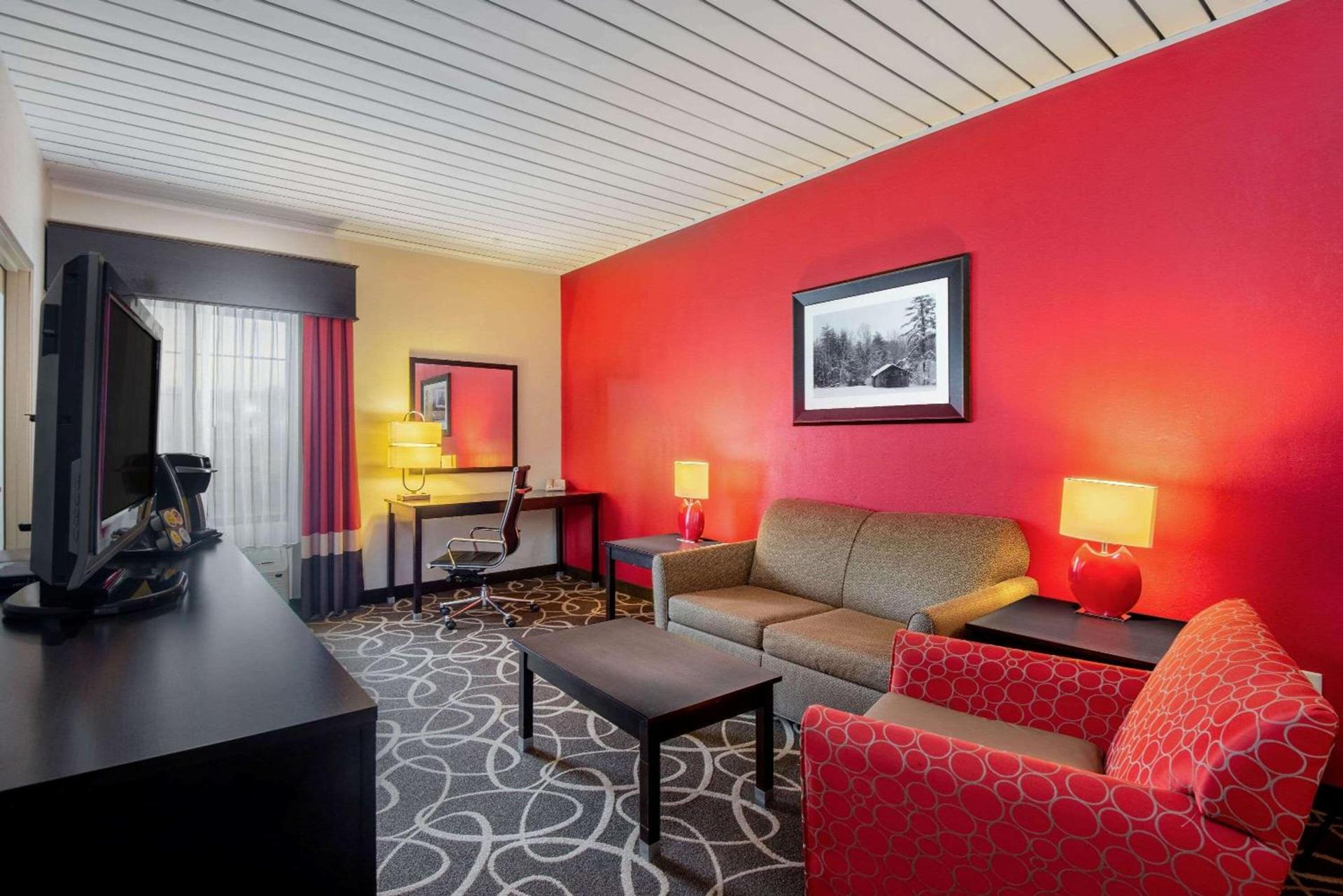 La Quinta by Wyndham Elkview - Charleston NE photo 31